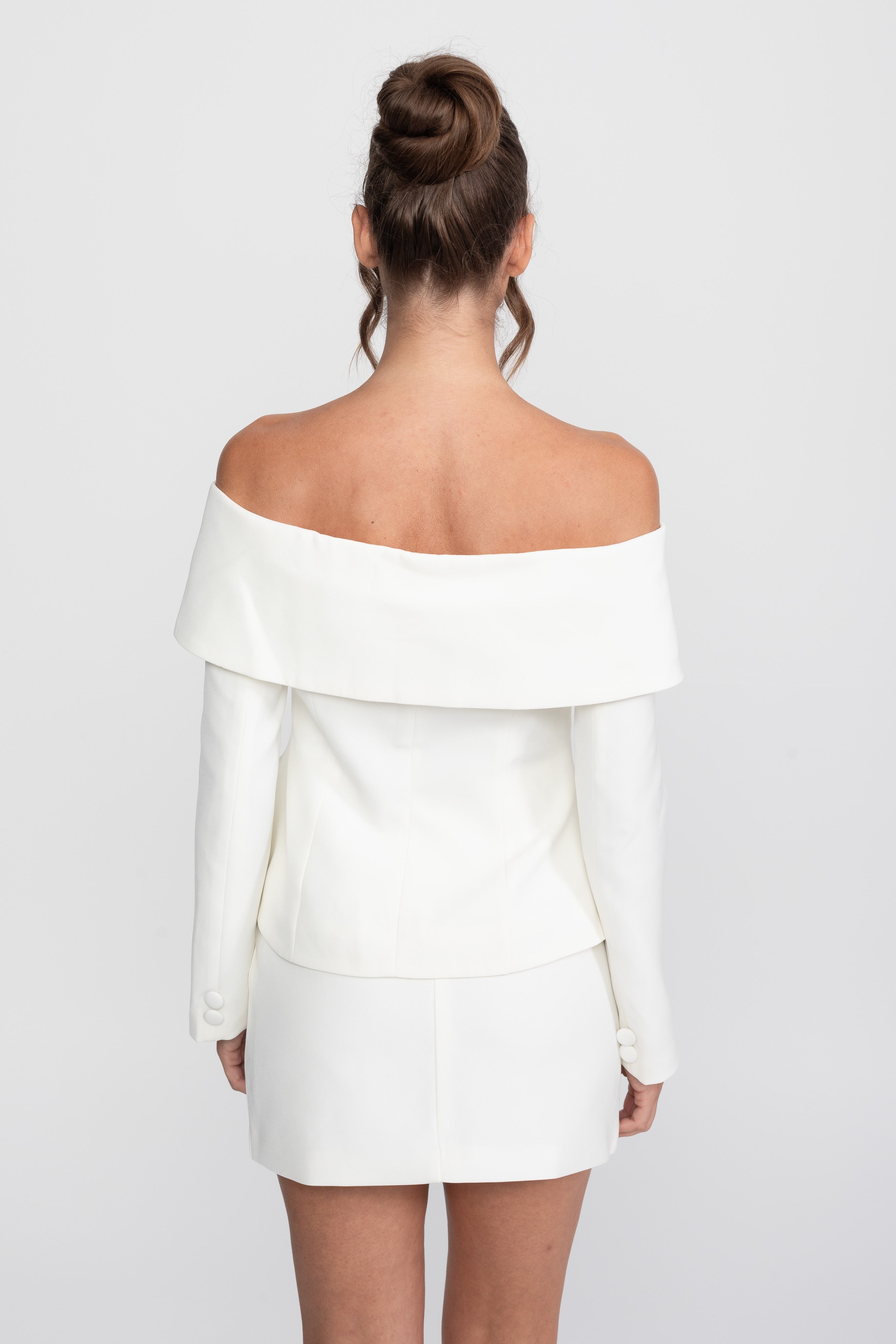 Elegantes Co-ord-Set mit schulterfreiem Peplum-Top und Minirock - Weiß