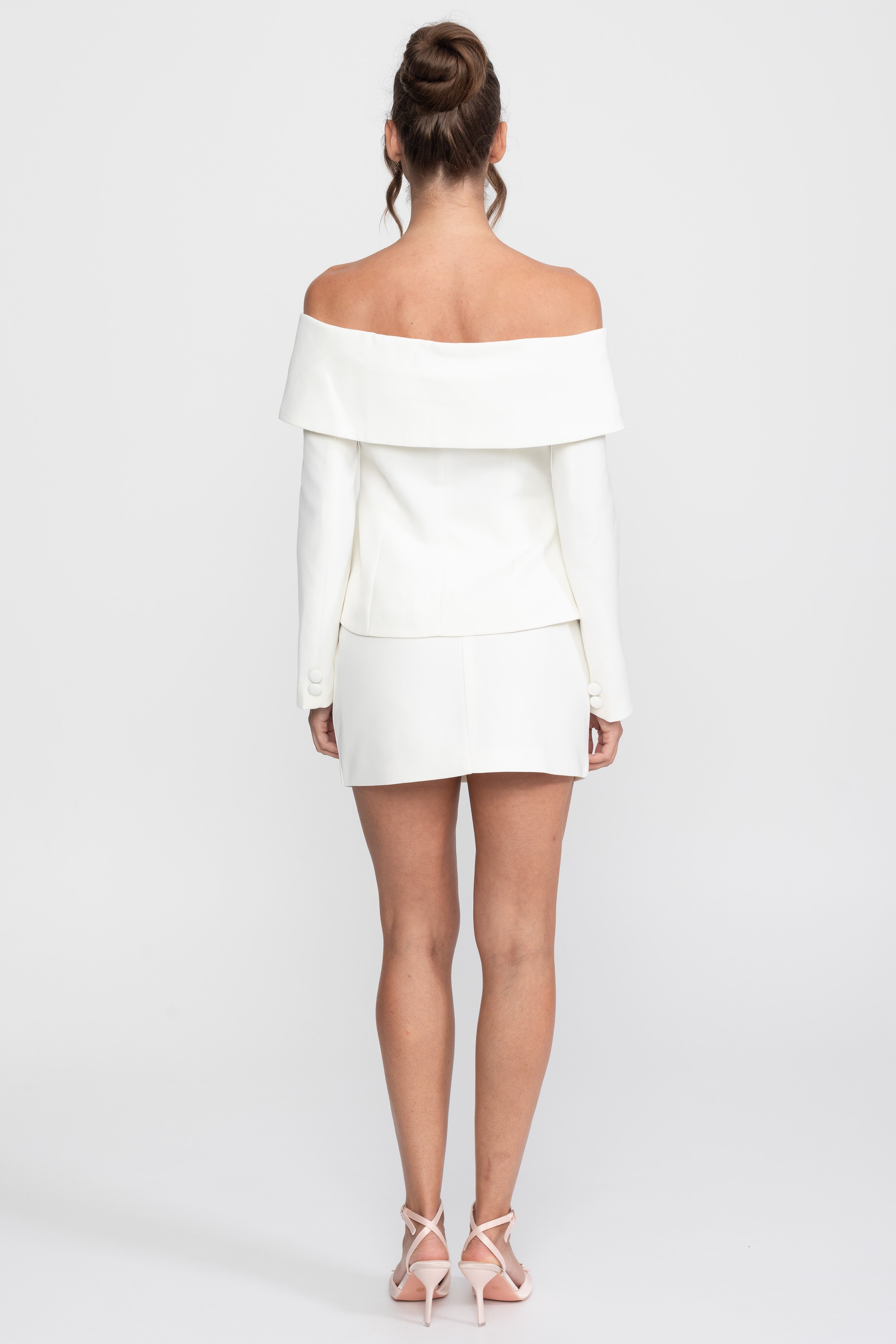 Elegantes Co-ord-Set mit schulterfreiem Peplum-Top und Minirock - Weiß