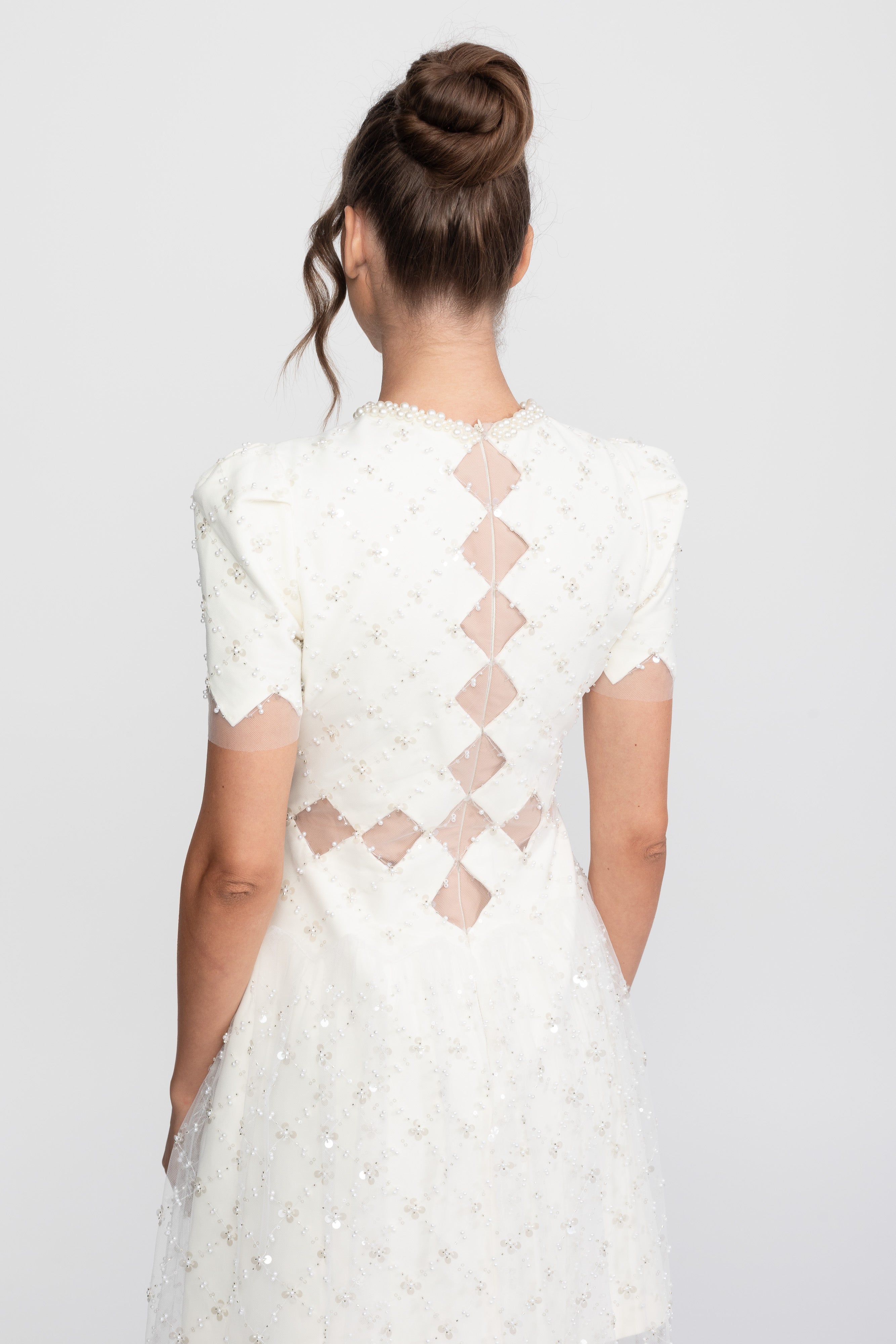 Diamond Cut-Out Beaded Dress mit Perlenbesatz - Weiß