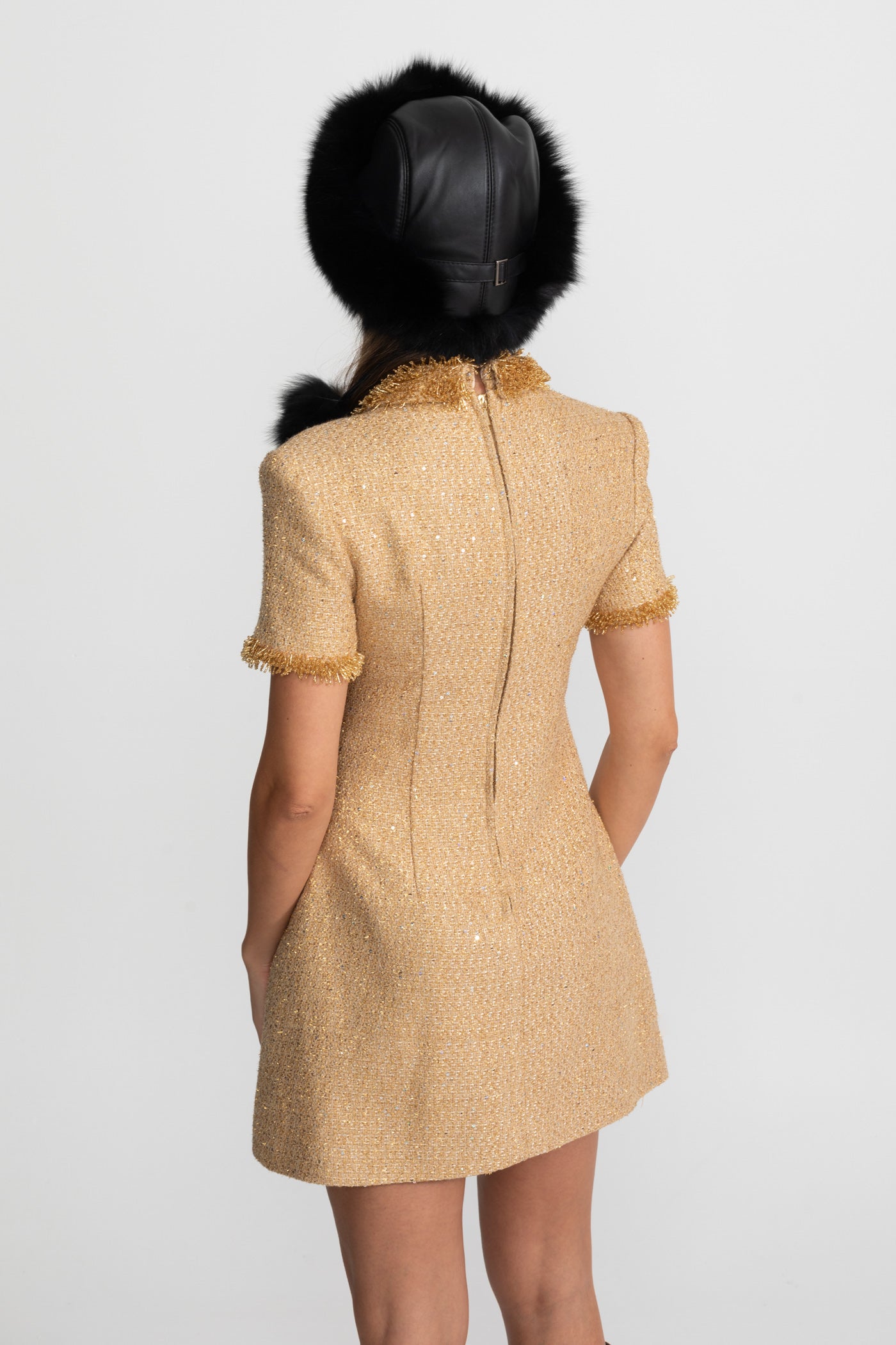Kurzärmeliges Tweed-Minikleid mit metallischem Fransenbesatz – Gold