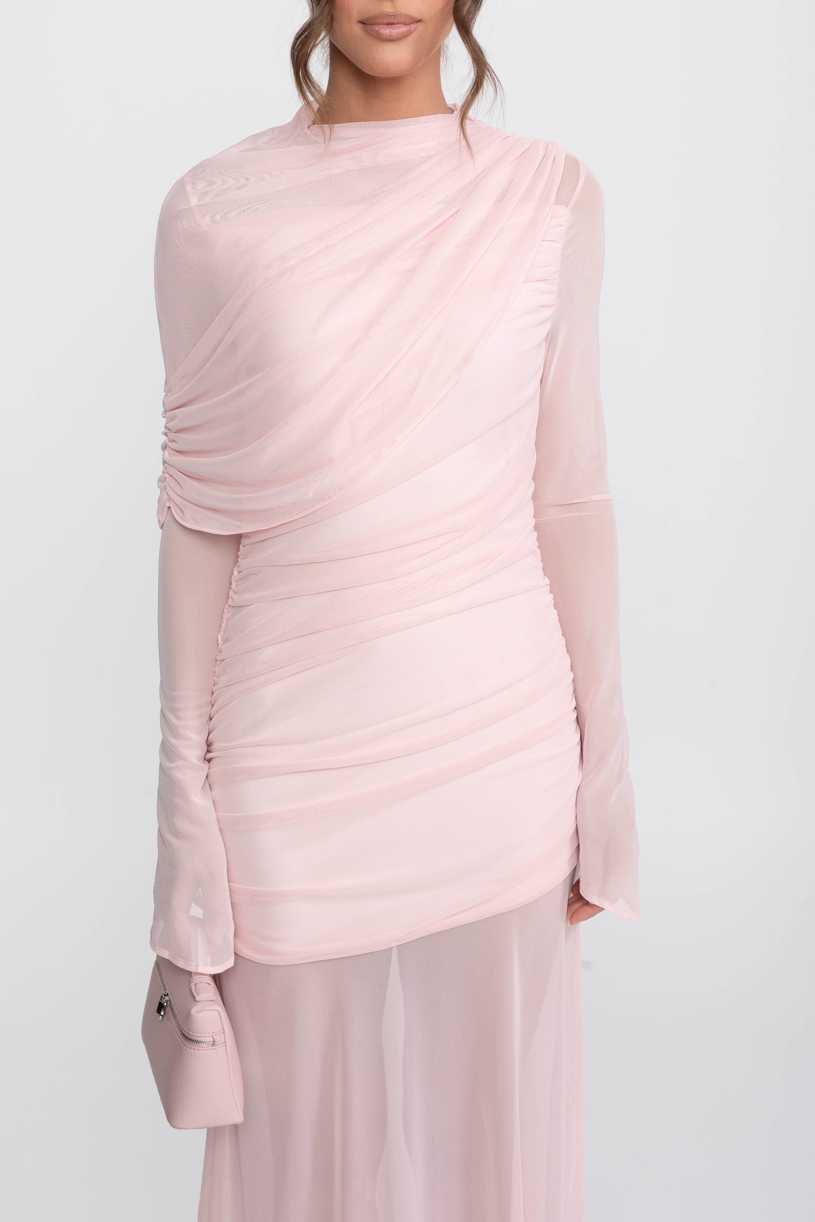 Maxikleid mit drapierten Schultern und transparentem Rock – Pink
