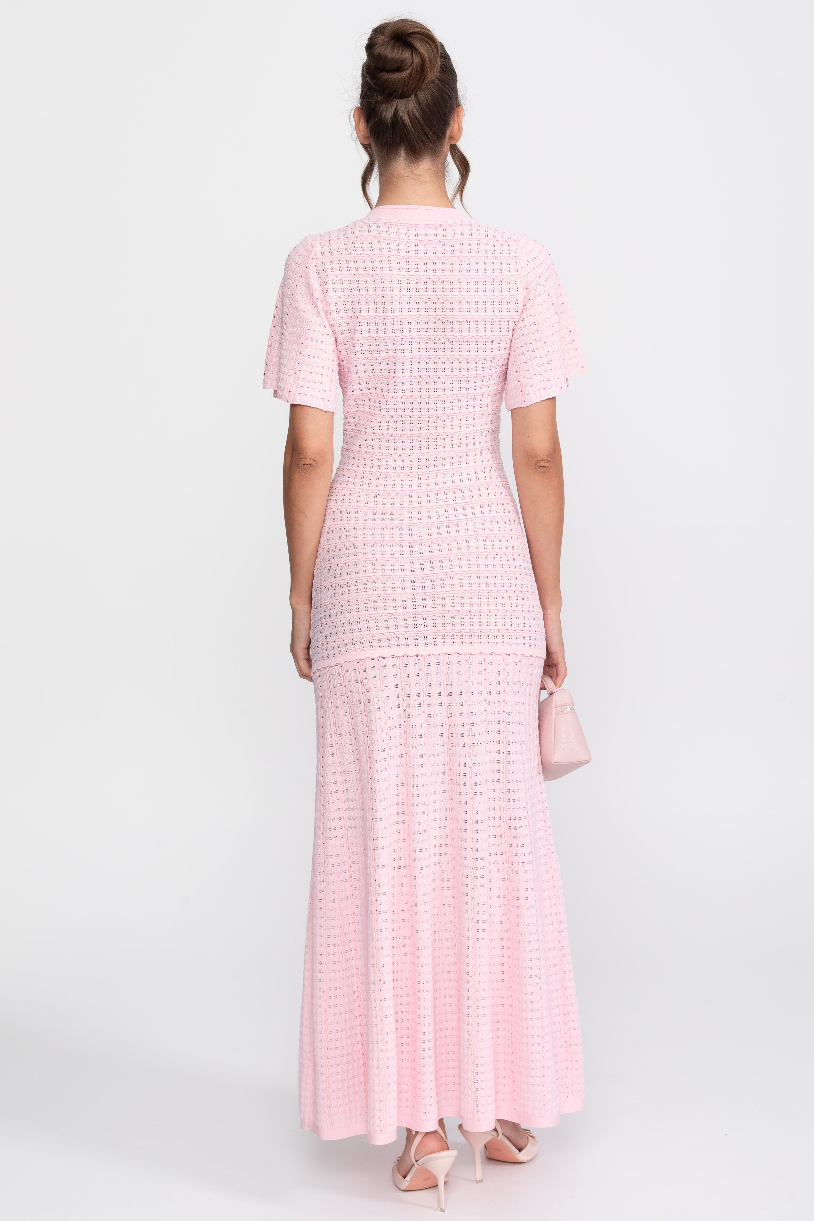Midi-Kleid mit kurzen Ärmeln und schimmernder Strickstruktur - Pink