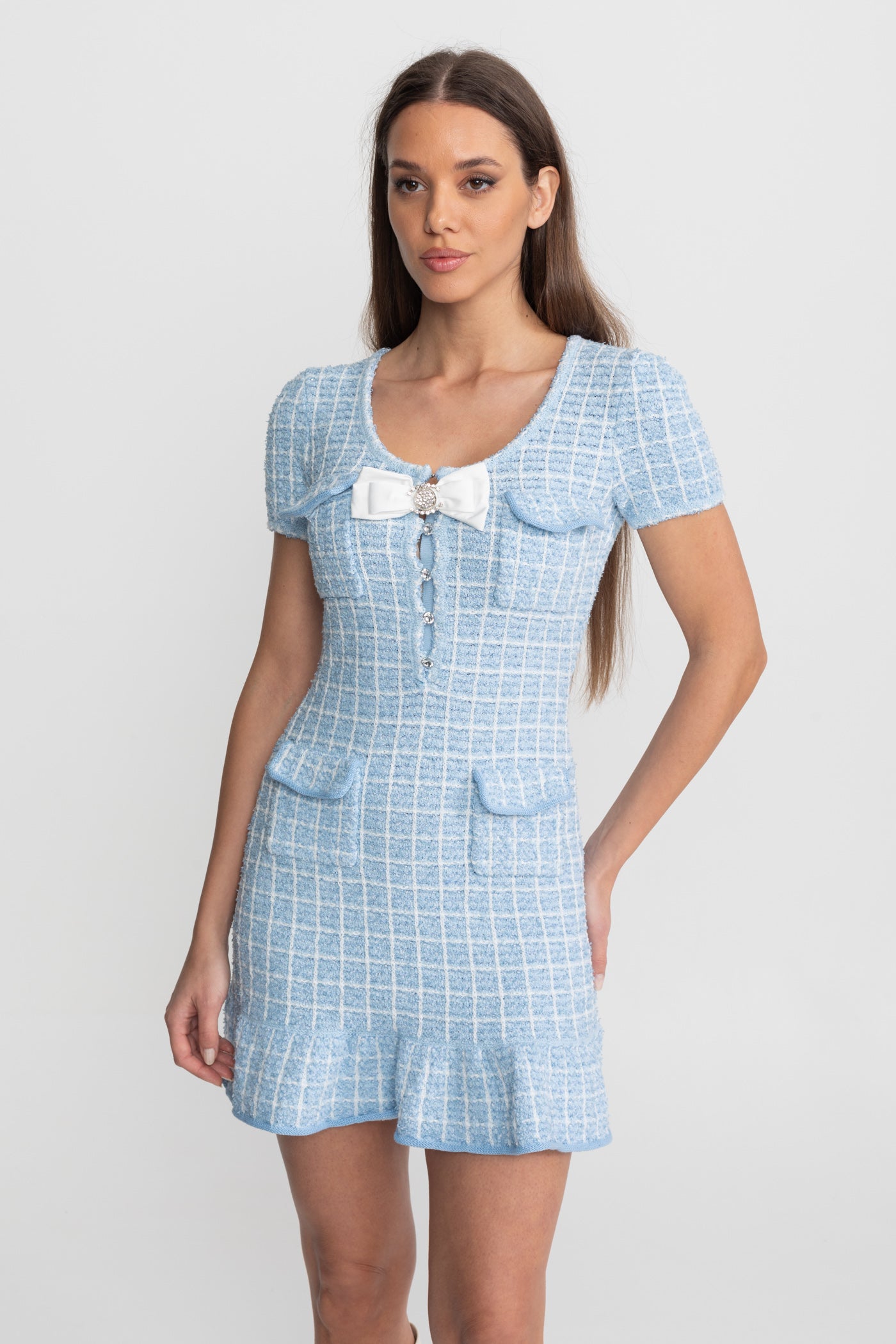 Texturiertes Tweed-Minikleid mit Schleifendetail – baby blue