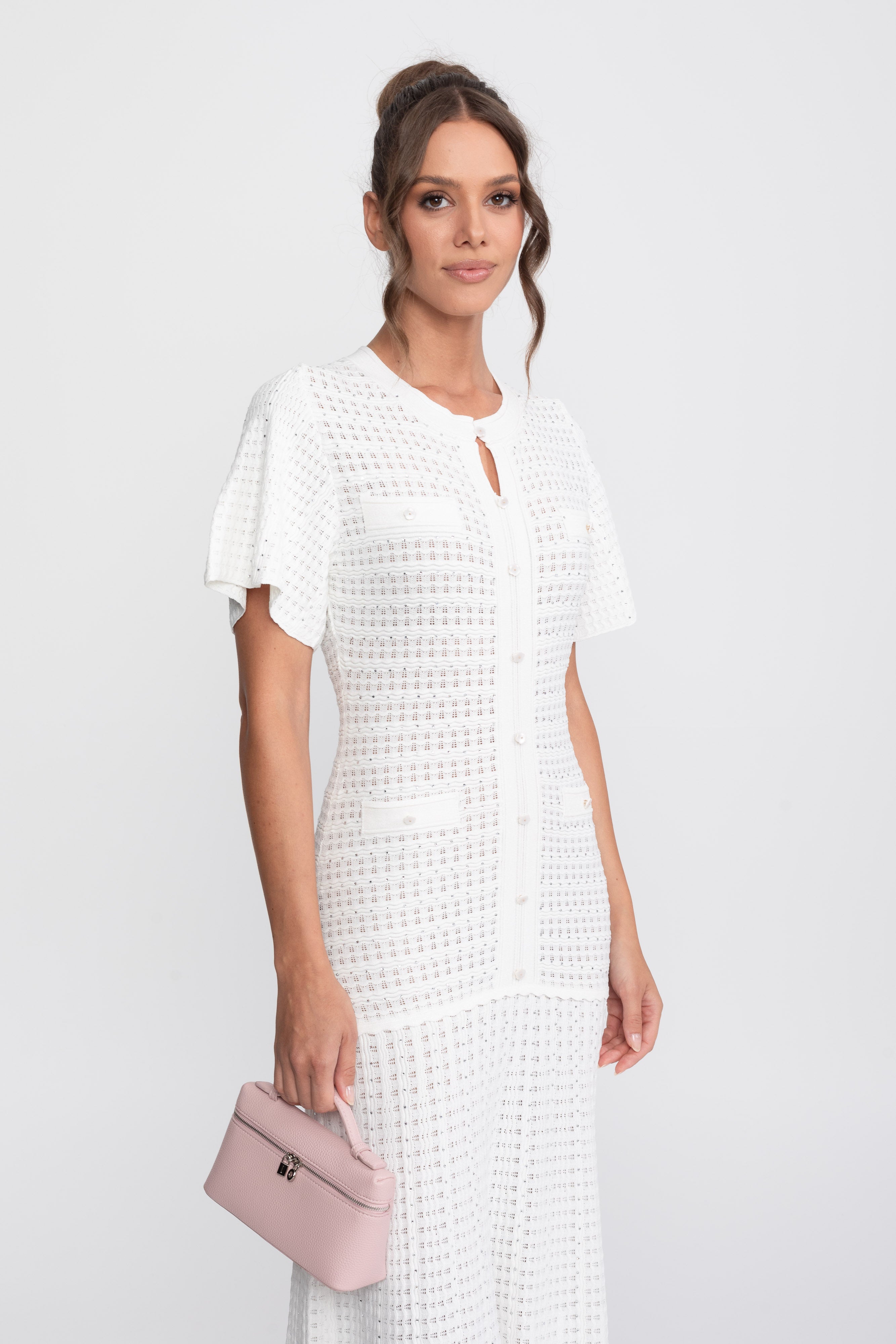 Midi-Kleid mit kurzen Ärmeln und schimmernder Strickstruktur - Weiß