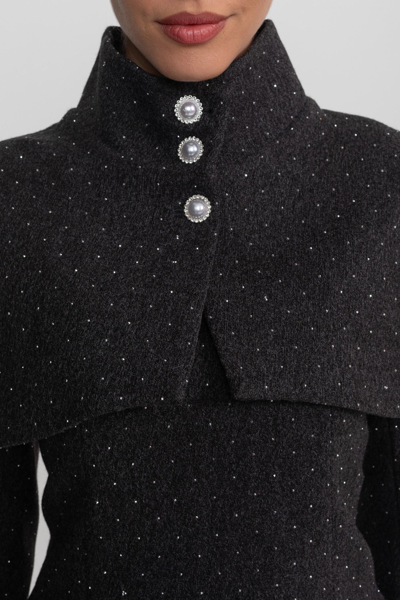 Langärmeliges Minikleid mit abnehmbarem Cape-Overlay – Anthrazit