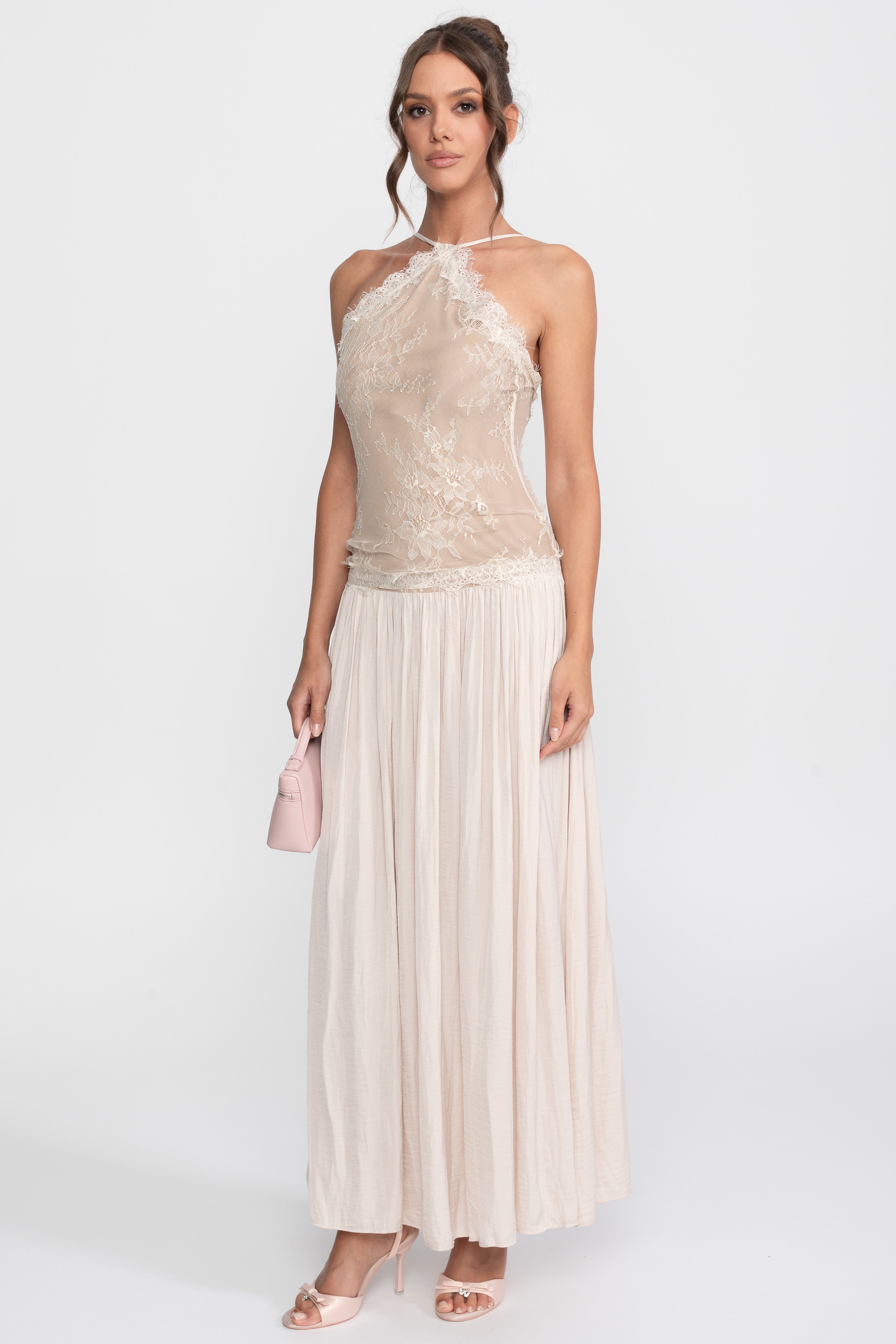 Ärmelloses Maxi-Kleid mit Neckholder und Spitze sowie plissiertem Rock - Cream