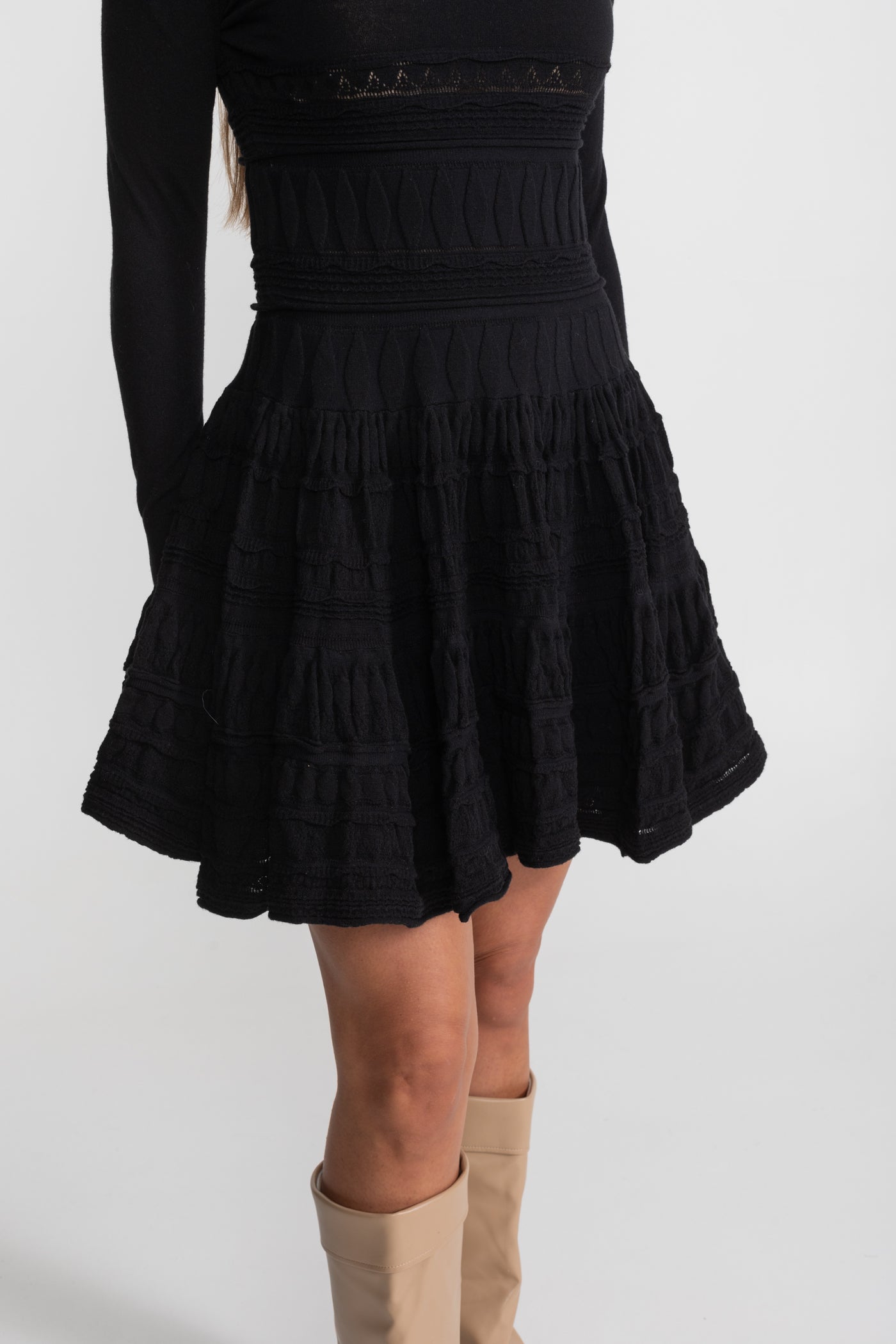 Strukturiertes Strick-Minikleid mit ausgestelltem Rock - Schwarz