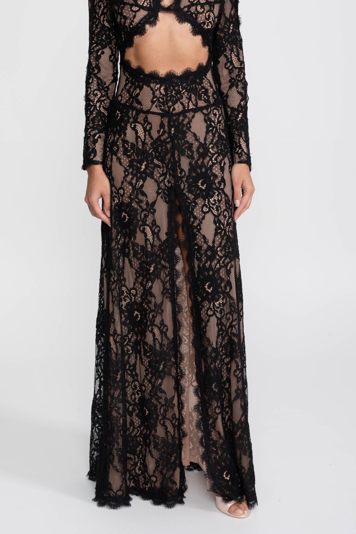 Elegantes Spitzenkleid mit hohem Kragen, Front-Ausschnitt und Schlitz - Schwarz