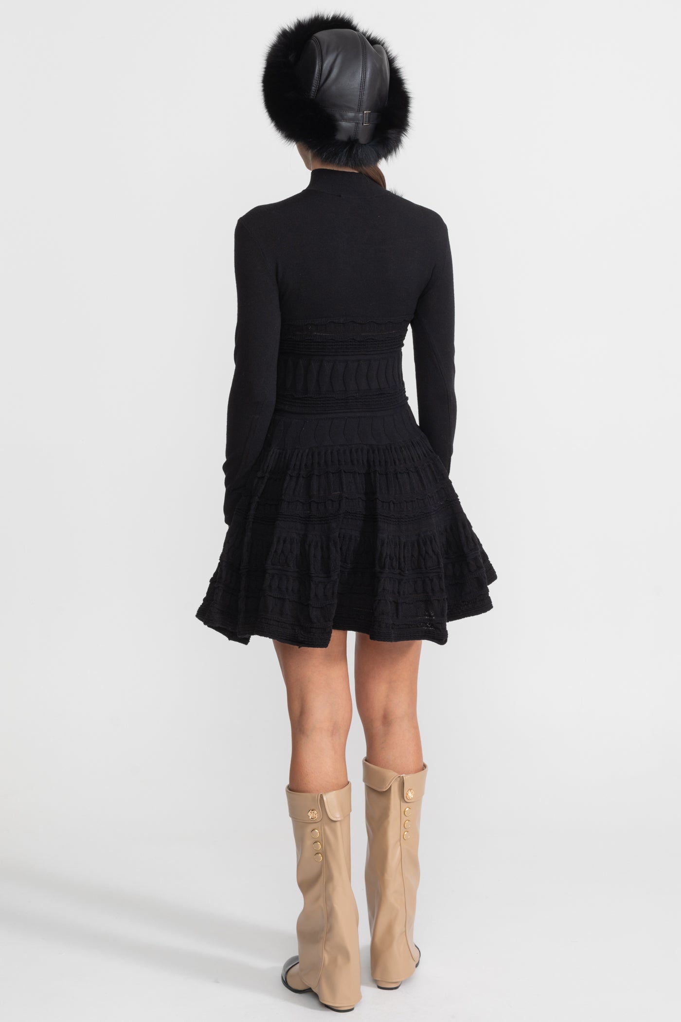 Strukturiertes Strick-Minikleid mit ausgestelltem Rock - Schwarz