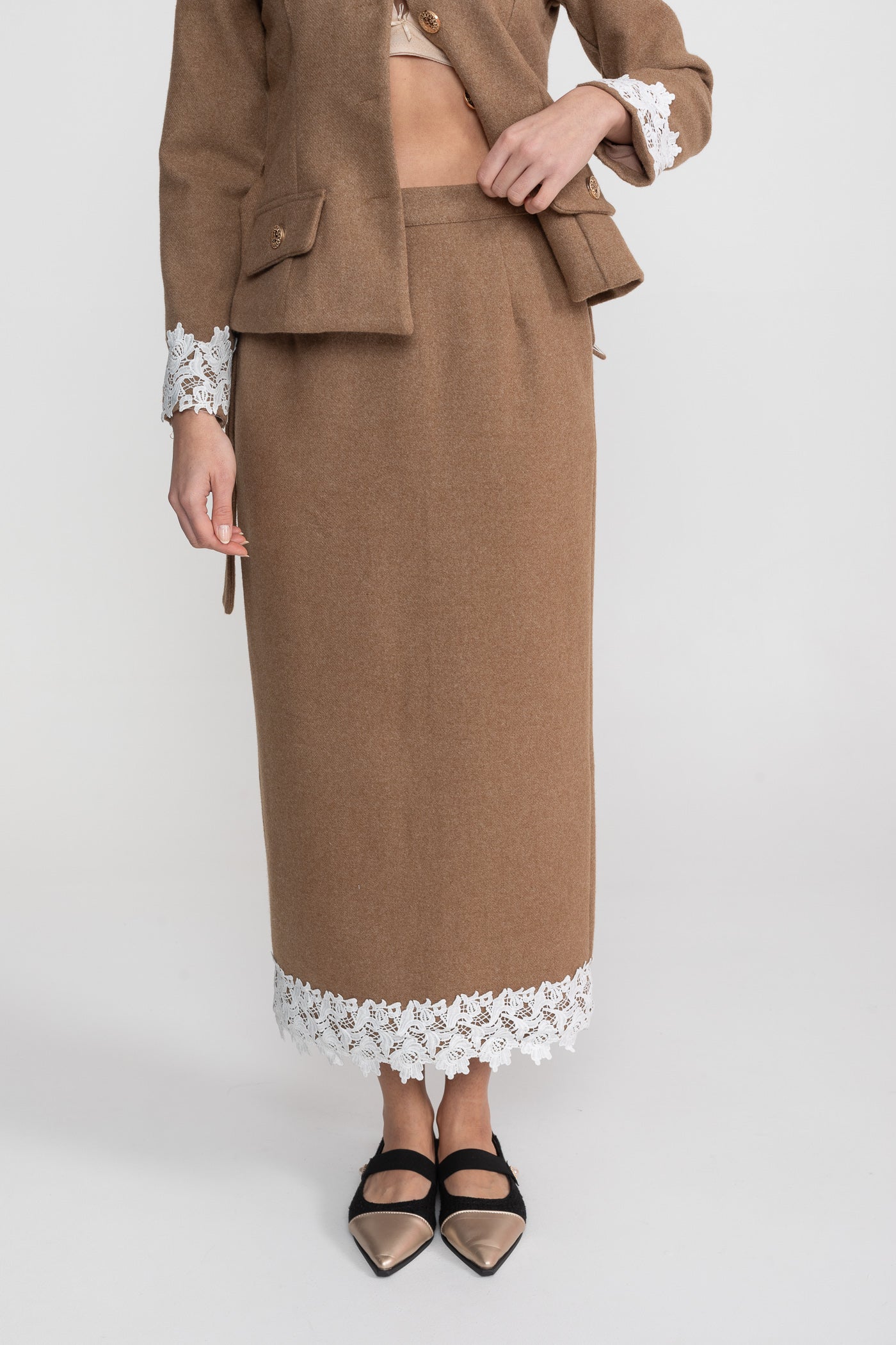 Maßgeschneidertes Co-Ord-Set mit Spitzenbesatz - Camel