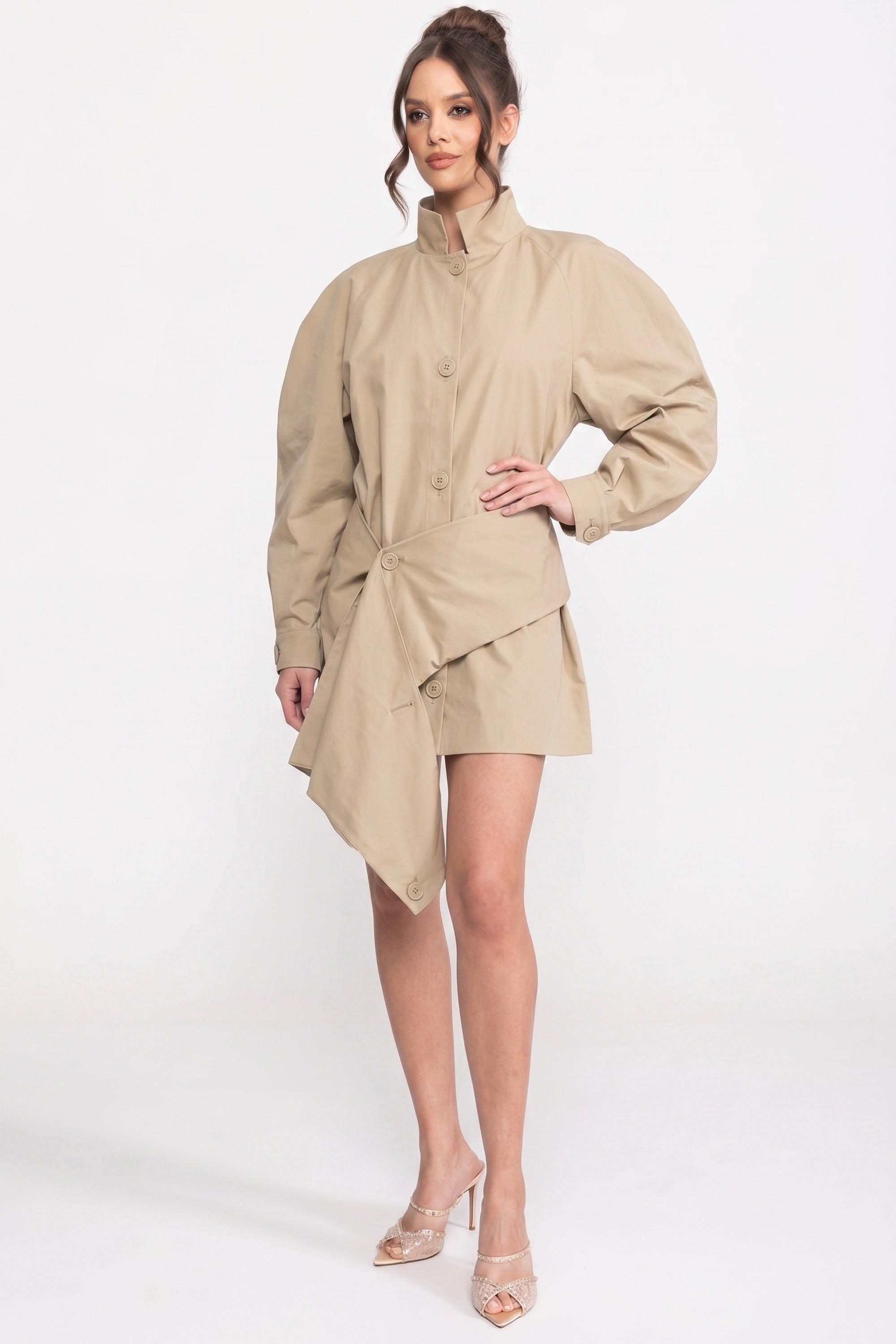 Übergroße Jacke mit Ballonärmeln und Gürtel mit asymmetrischem Saum - Khaki