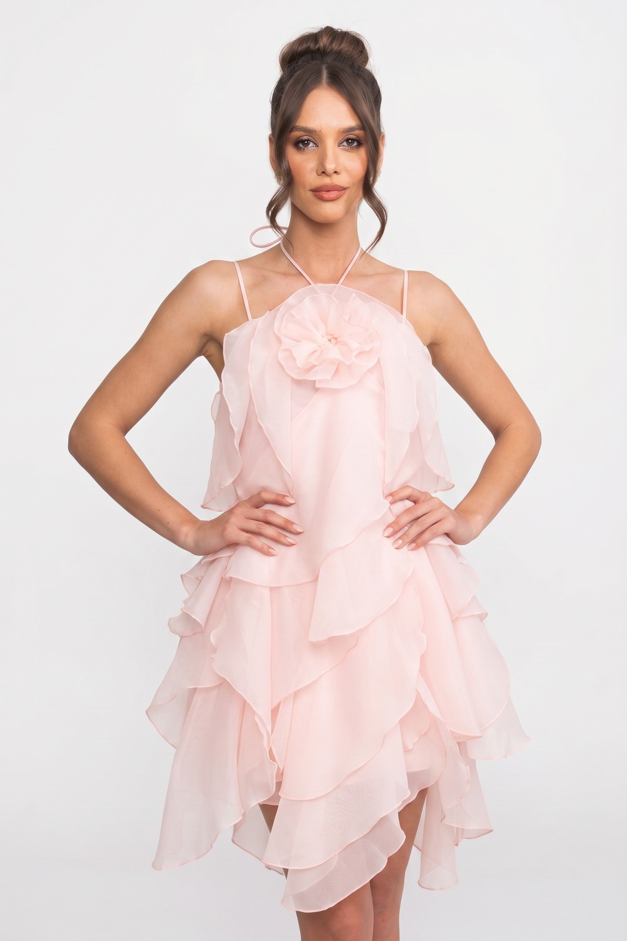 Gestuftes Rüschen-Minikleid mit 3D-Blumen-Halterkragen - Pink