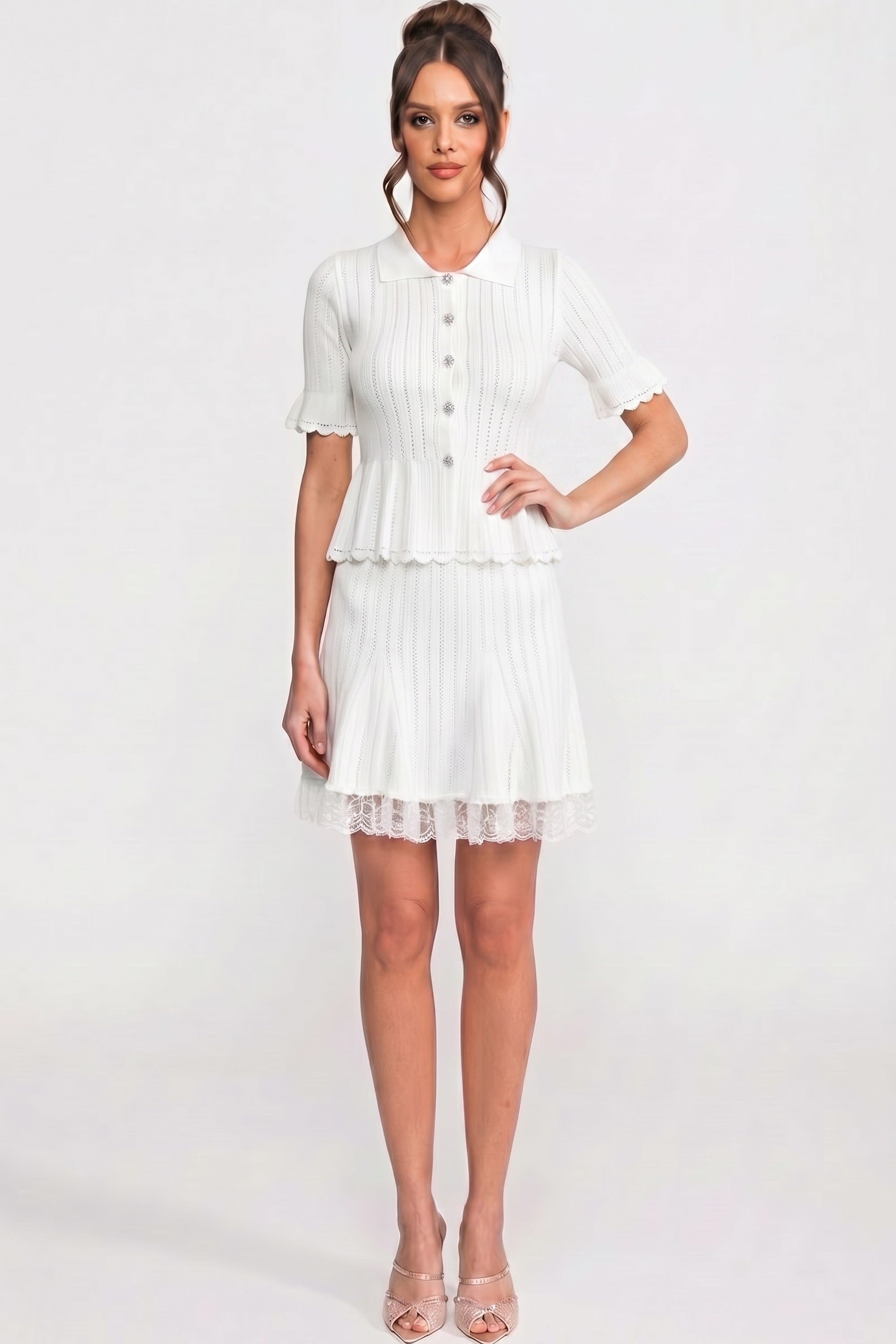 Strick-Minikleid mit Peter-Pan-Kragen, Peplum und Spitzen-saum - Weiß