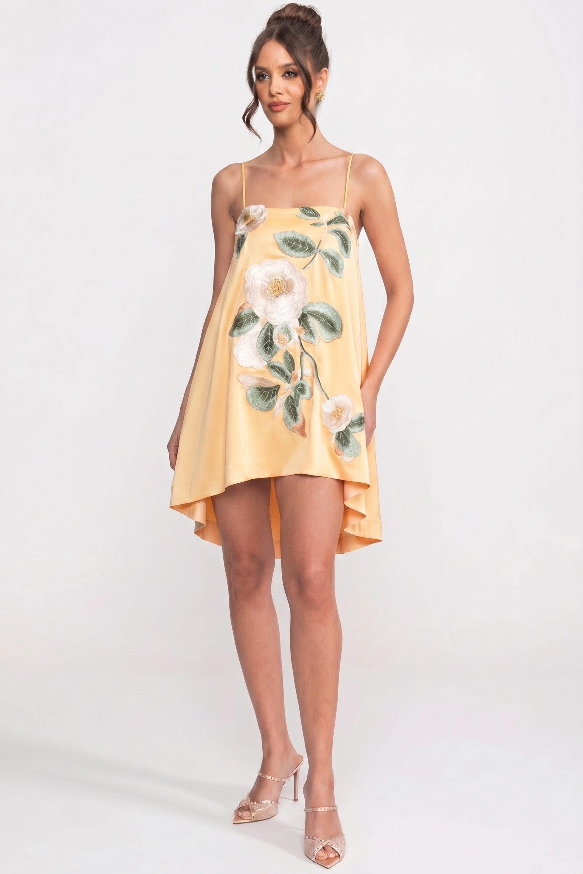 Mini-Kleid mit Spaghettiträgern, 3D-Blumenapplikation und A-Linien-Rock – Gelb
