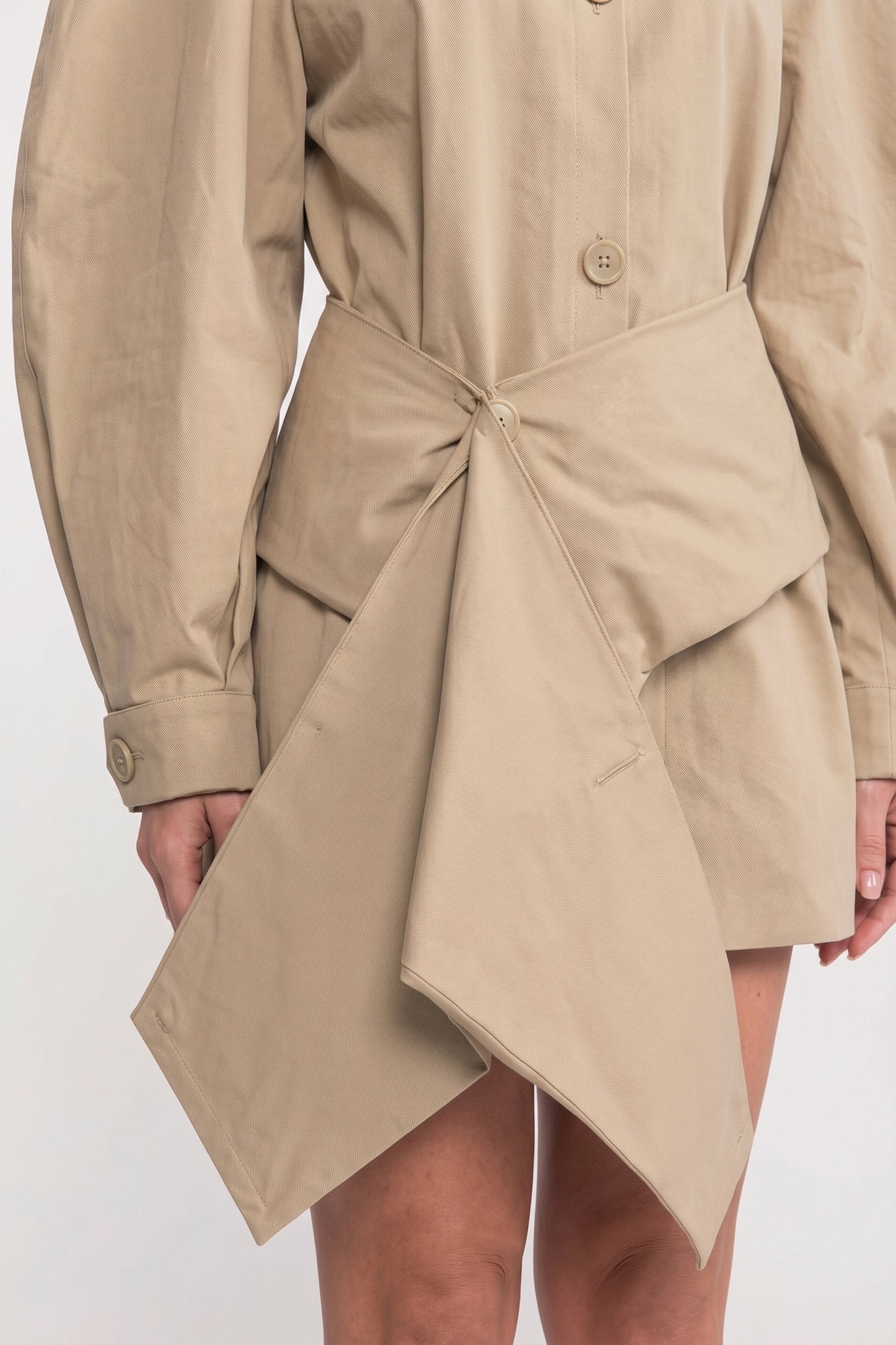 Übergroße Jacke mit Ballonärmeln und Gürtel mit asymmetrischem Saum - Khaki