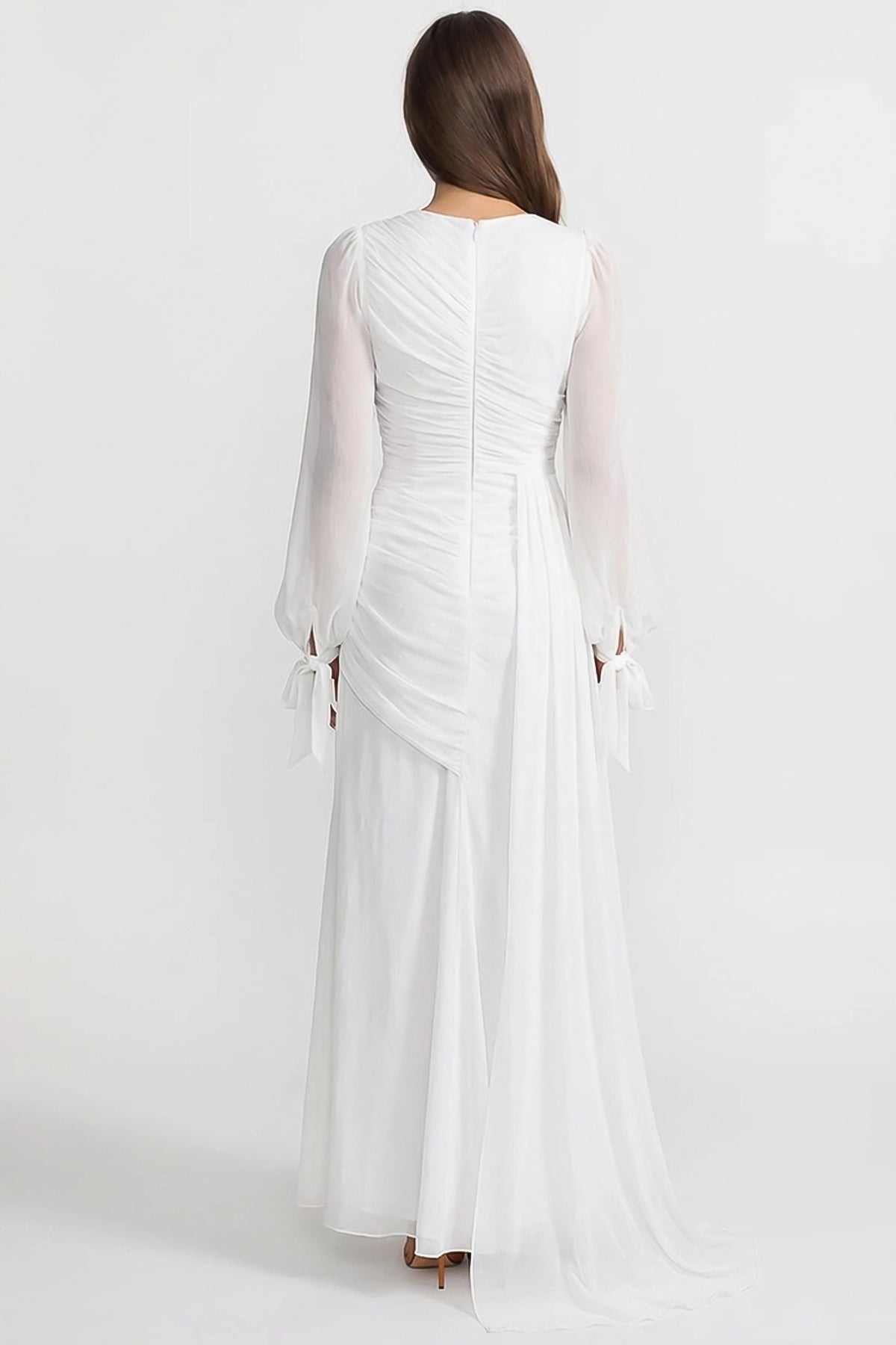 Langes, drapiertes Maxikleid mit geraffter Taille und langen Ärmeln – Weiß