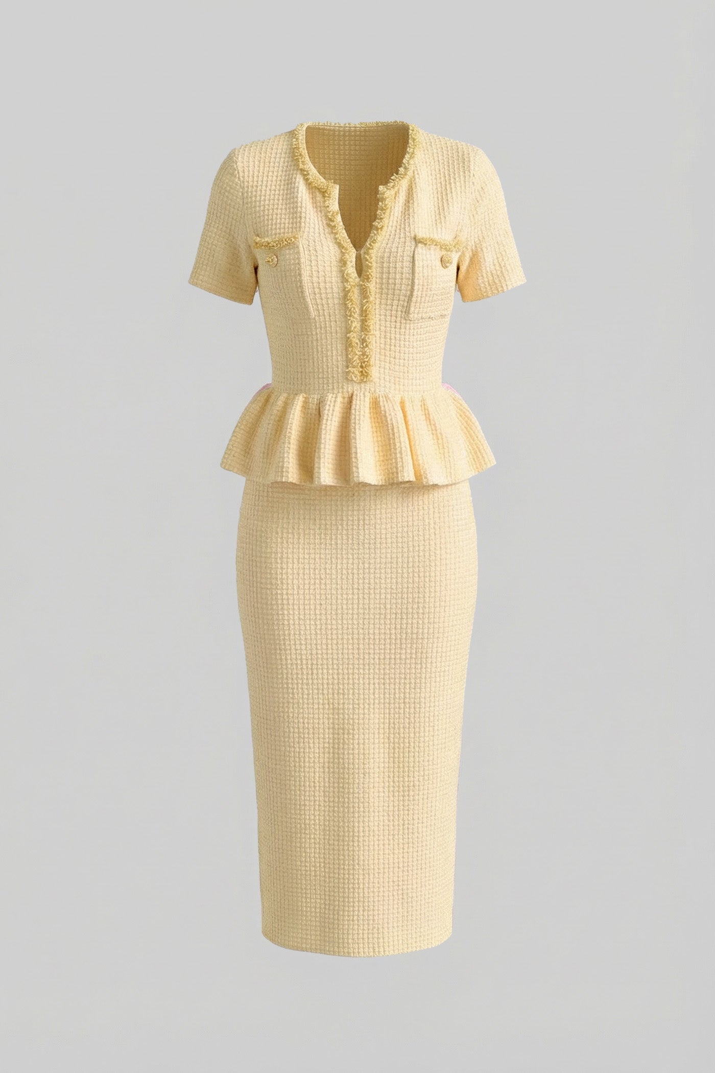 Strukturiertes Strick-Midikleid mit Peplum-Taillendetail – Gelb