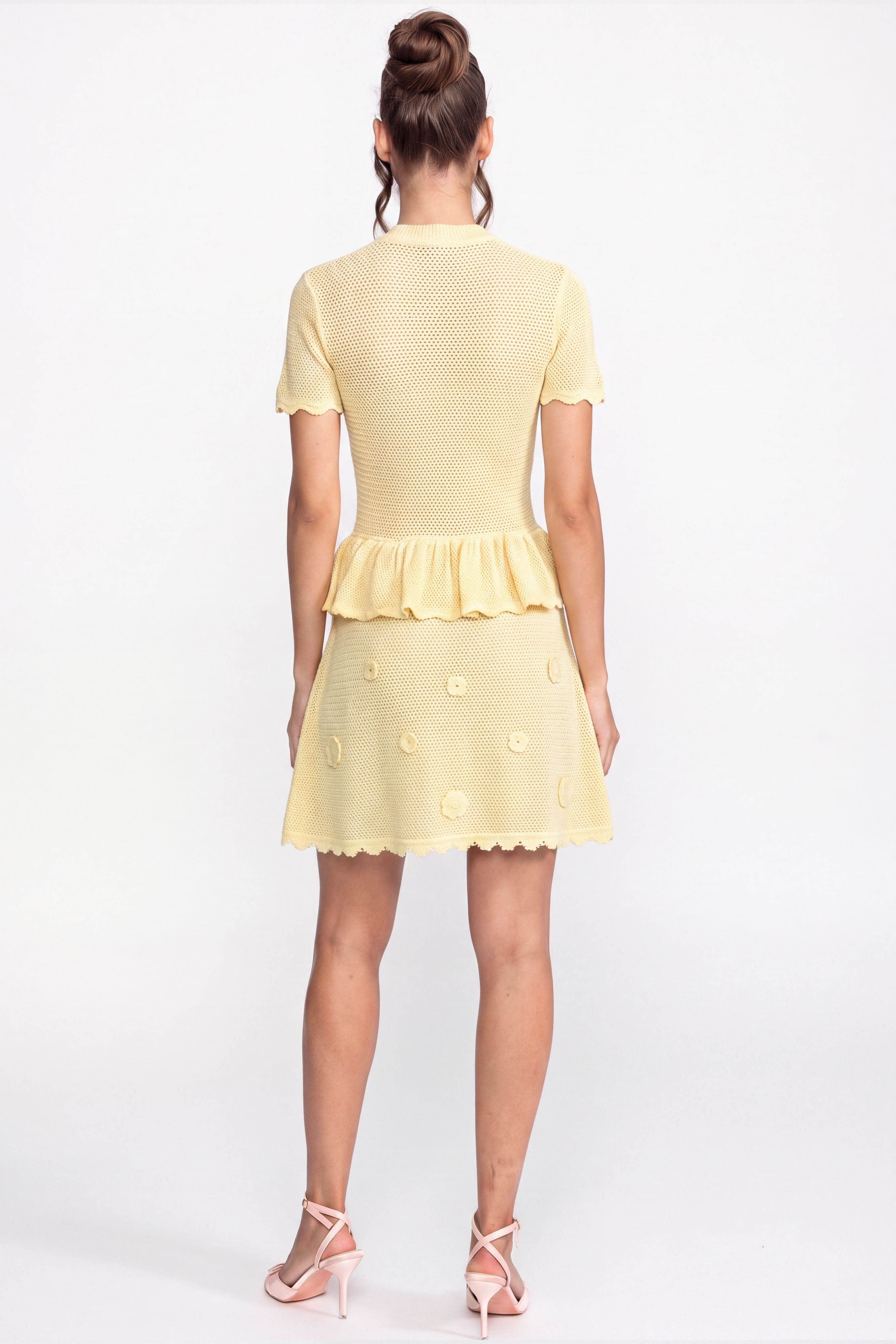 Florales Crochet-Peplum-Minikleid mit Tunnelzug in der Taille - Gelb