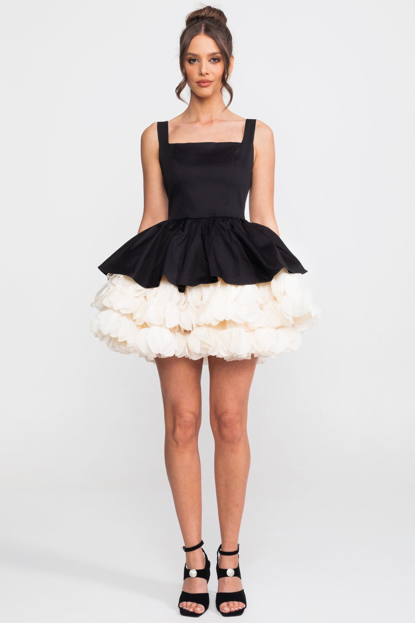 Trägerloses Minikleid mit quadratischem Ausschnitt und gerüschtem Rock-Unterkleid - Schwarz 