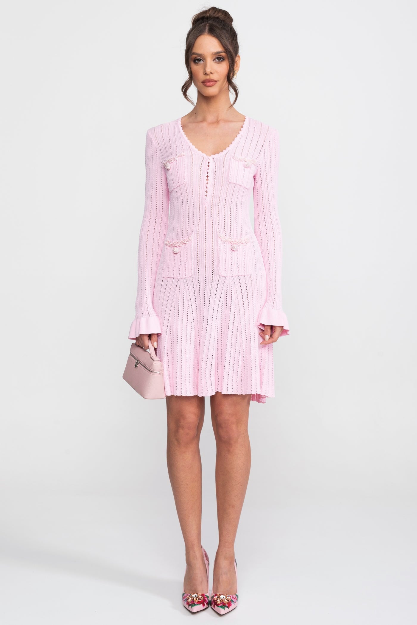 Mini-Strickkleid mit Scallop-Ausschnitt und Rüschenmanschetten - Pink 