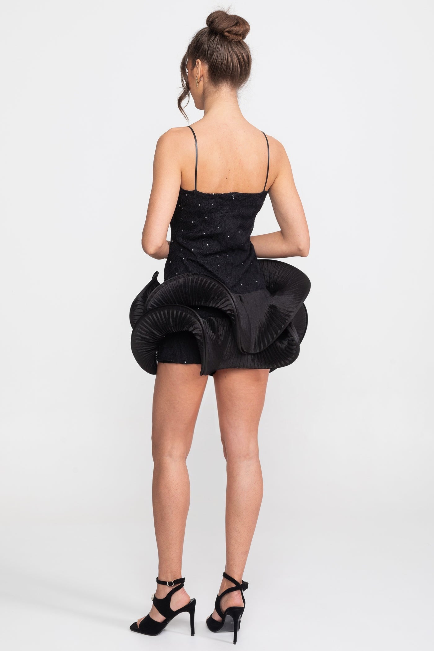 Babydoll-Minikleid mit funkelnden Verzierungen und gerafftem Peplum-Rock - Schwarz 