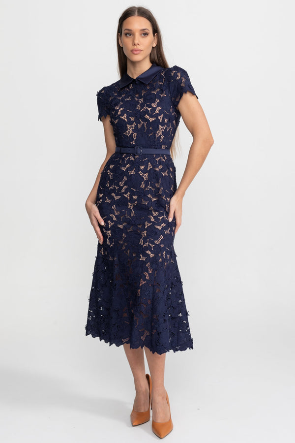 Spitzen-Midikleid mit tailliertem Gürtel und Kragen – Navy 