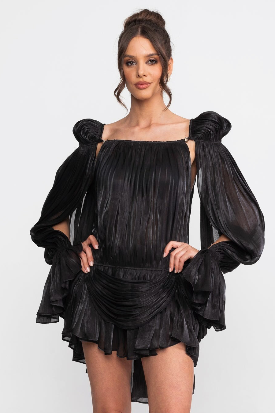 Transparentes, drapiertes Minikleid mit Cape-Ärmeln und goldfarbener Clip-Detailierung - Schwarz 