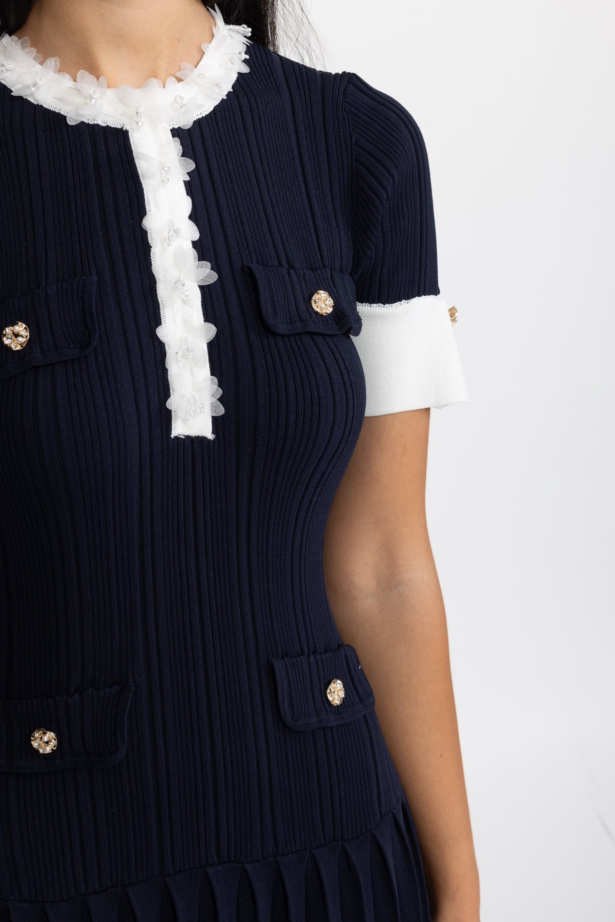 Plissiertes Midikleid aus Strick mit Rüschenbesatz - Navy 