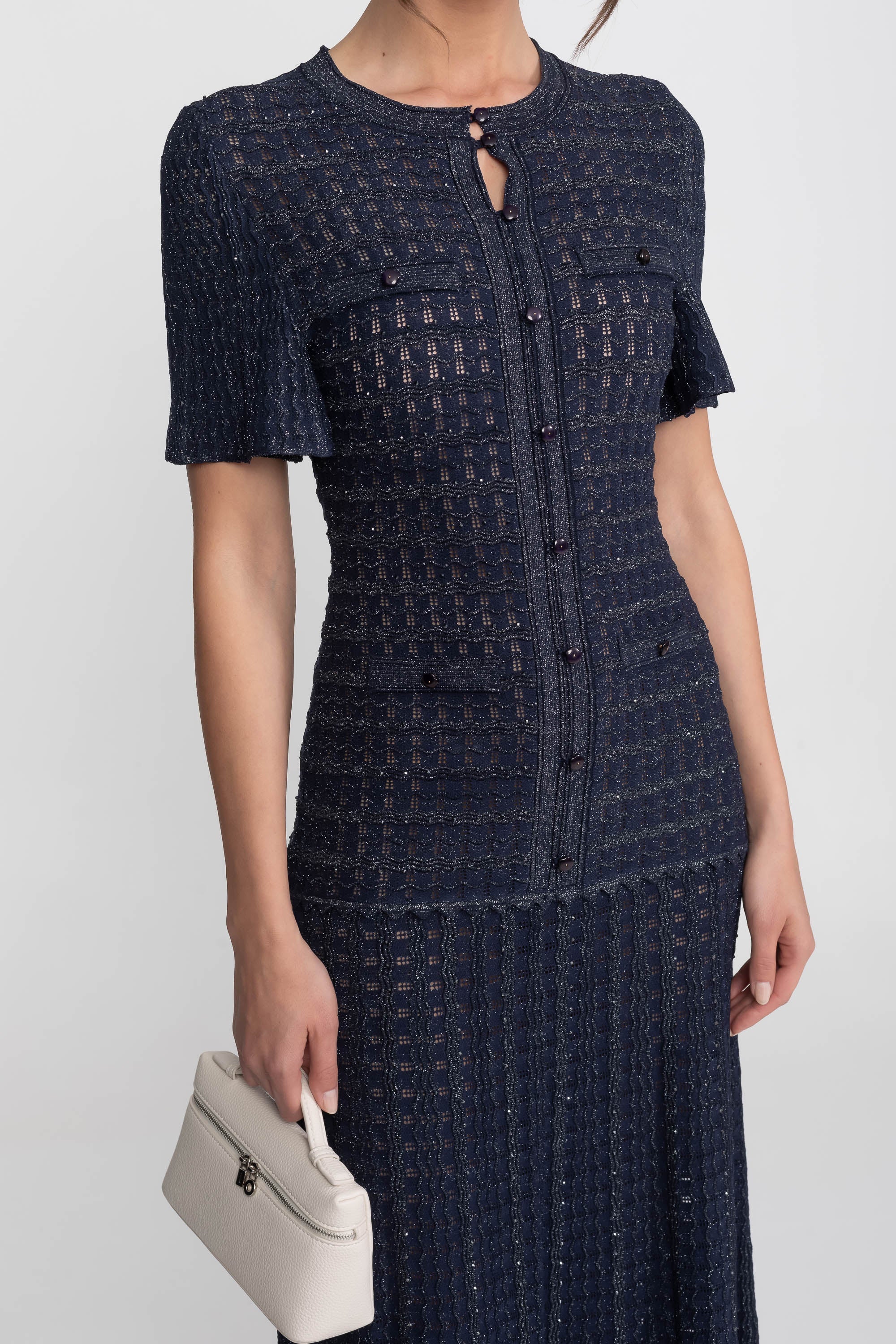 Midi-Kleid mit kurzen Ärmeln und schimmernder Strickstruktur - Navy 