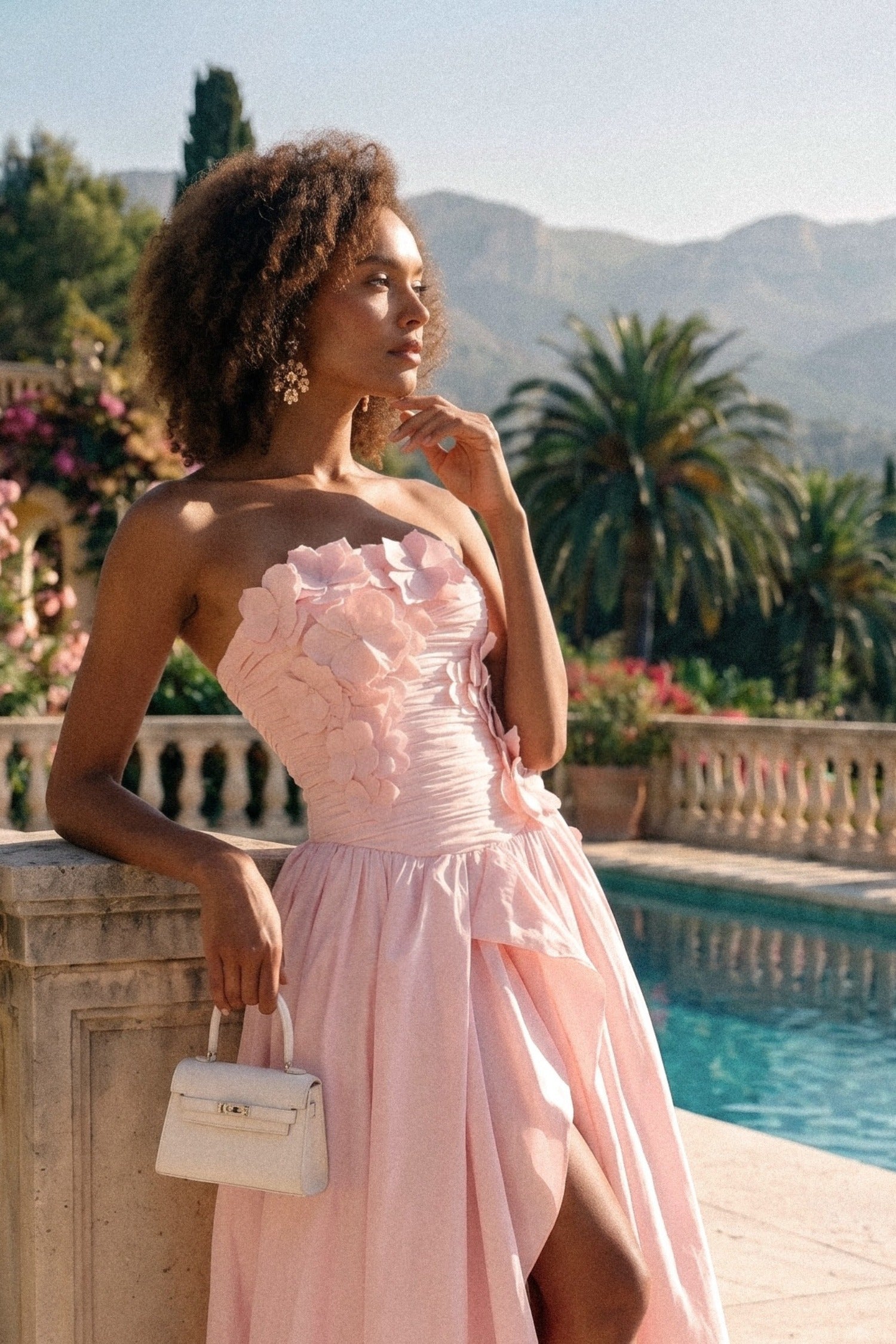Schulterfreies Ballkleid mit 3D-Blütenoberteil und voluminösem Rock - Pink 