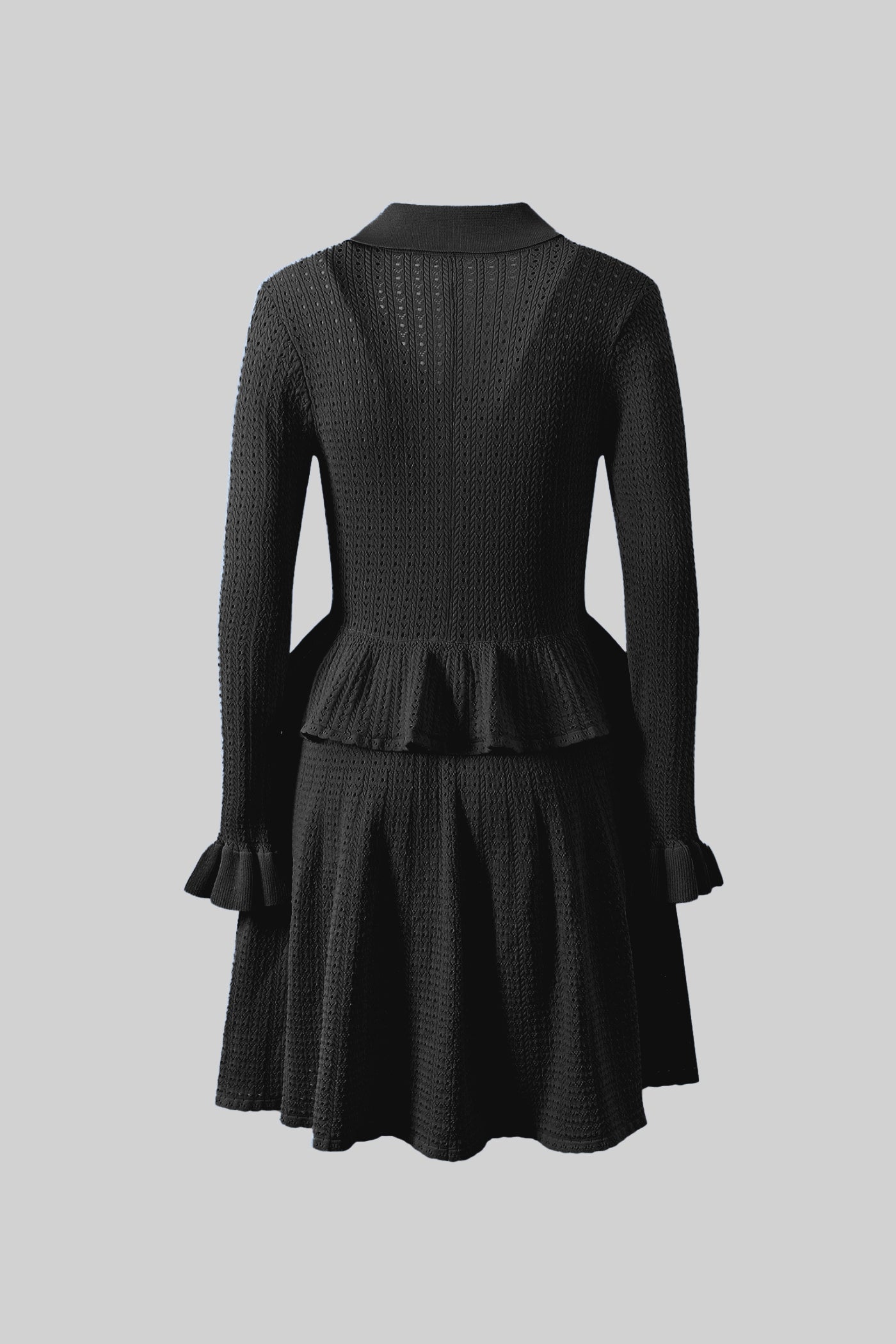 Strick-Minikleid mit Peplum-Taille und goldenen Knopfdetails - Schwarz 