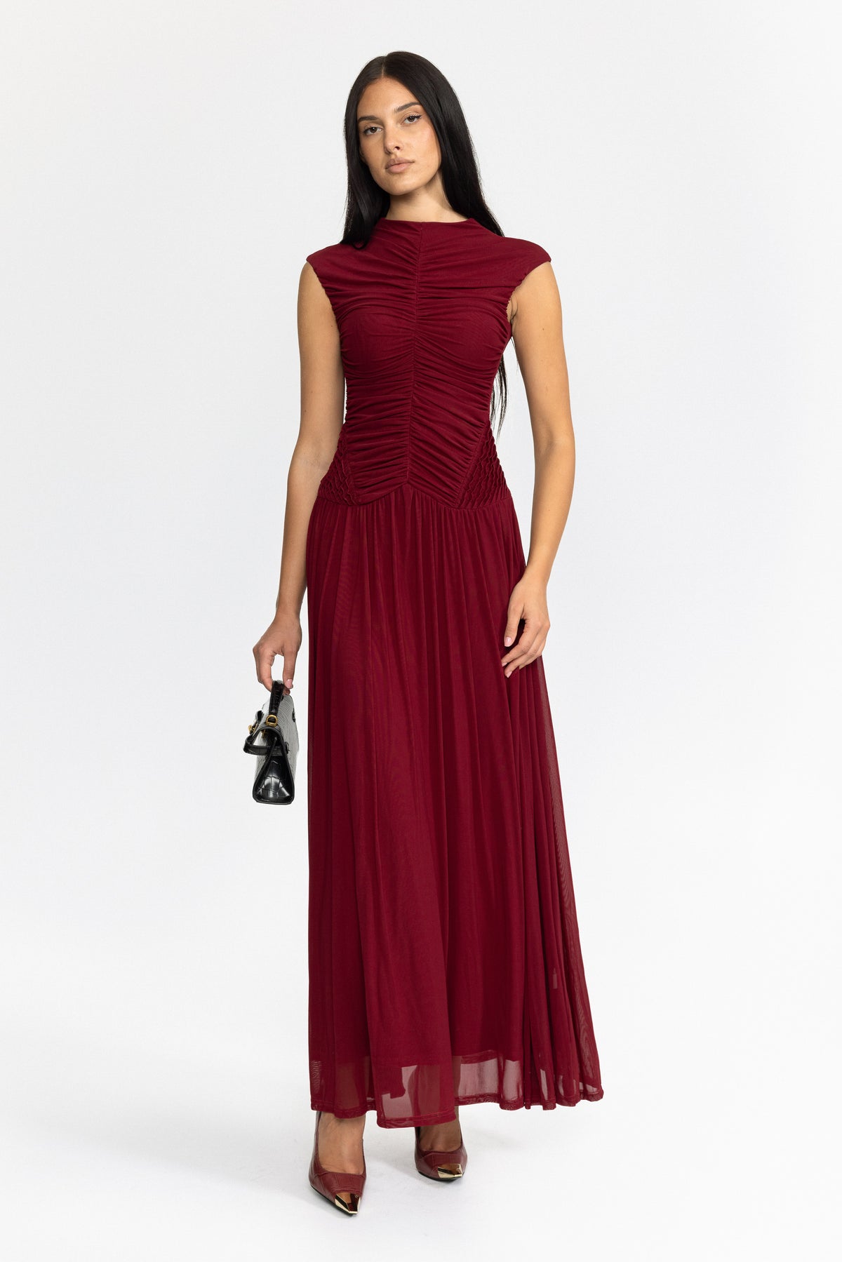 Maxikleid aus gerafftem Mesh mit tief sitzender Taille – Weinrot 