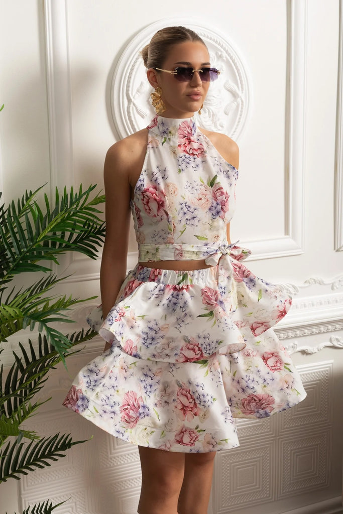 Florales Neckholder-Crop-Top und mehrlagiges Rüschen-Minirock-Set – Weiß/Pink 