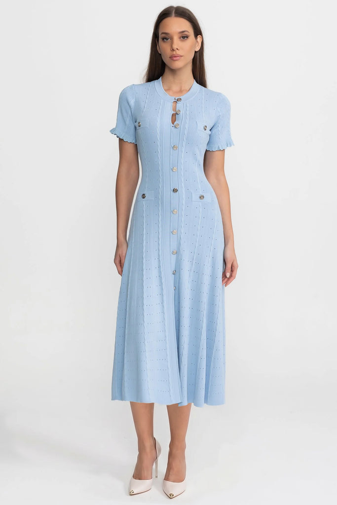 Strick-Midikleid mit Knopfleiste und geschwungenen Ärmeln – Baby Blue 
