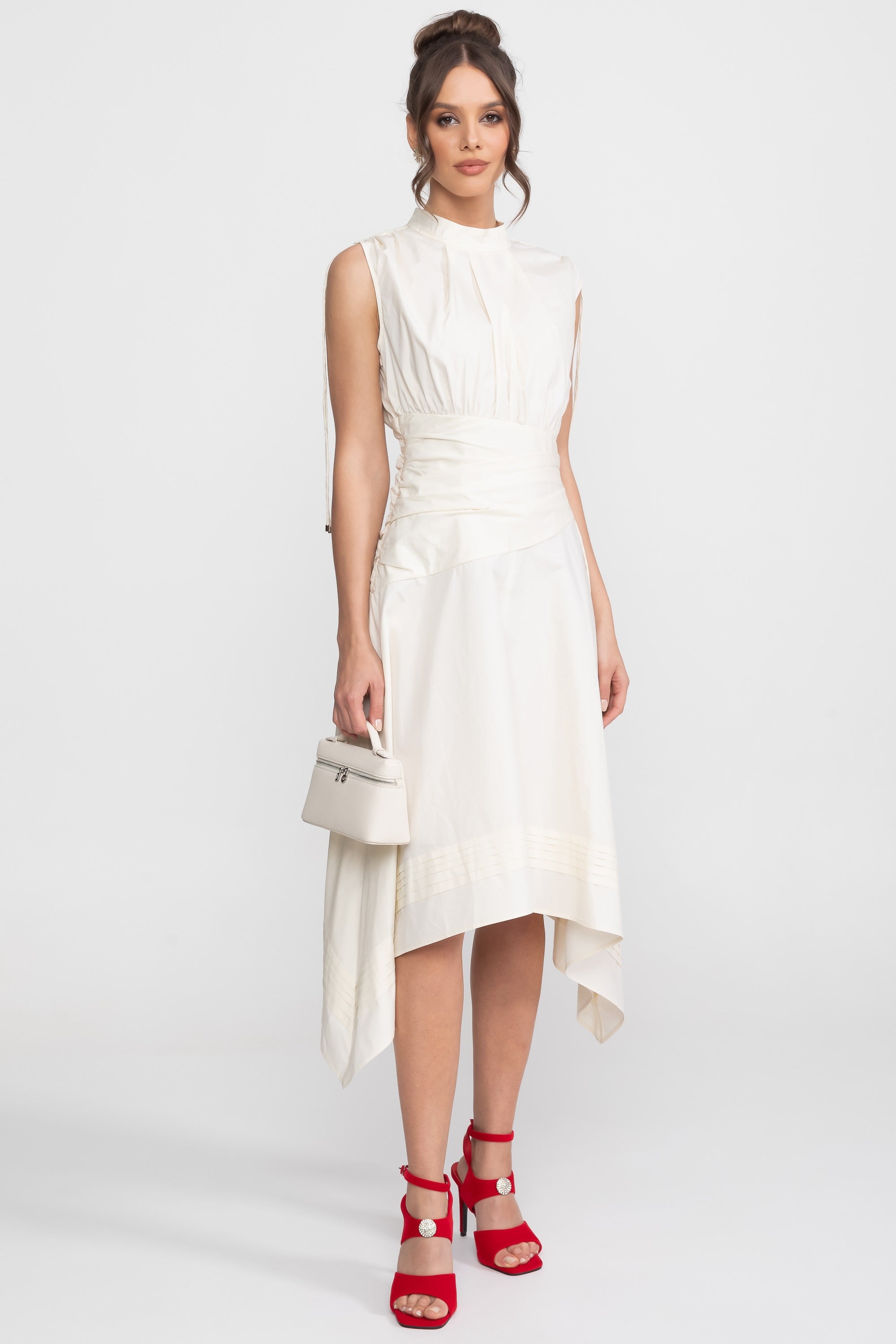 Ärmelloses asymmetrisches Midi-Kleid mit geraffter Taille und Zipfelsaum - Weiß 