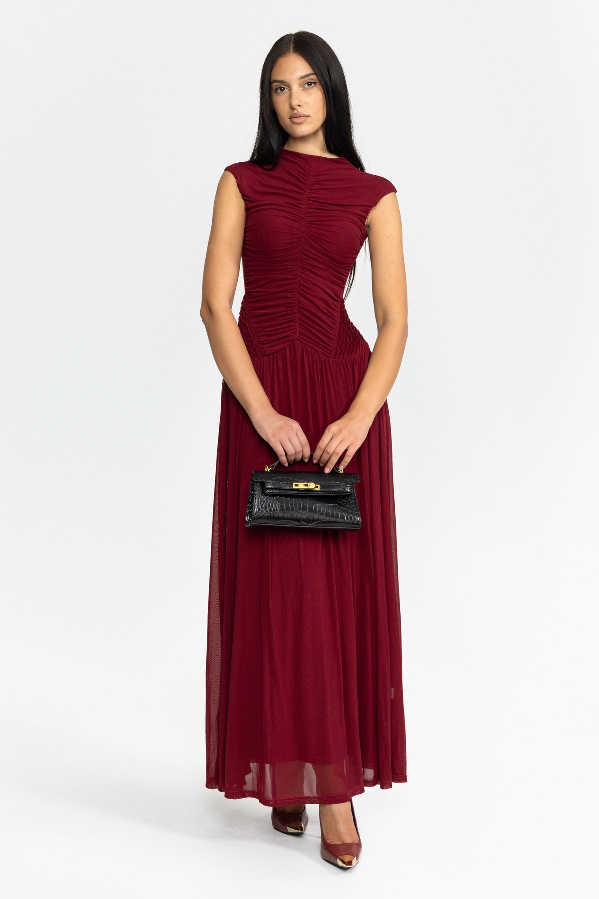 Maxikleid aus gerafftem Mesh mit tief sitzender Taille – Weinrot 