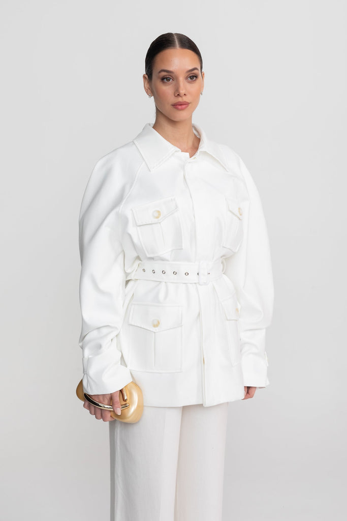 Trenchcoat-Jacke mit Gürtel und übergroßen aufgesetzten Taschen – Weiß 