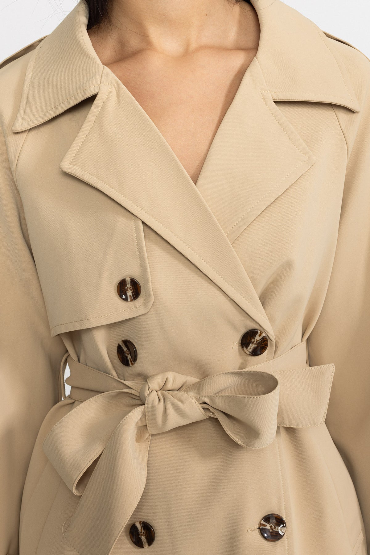 Trenchcoat mit Faltenrücken und Gürtel – Khaki 
