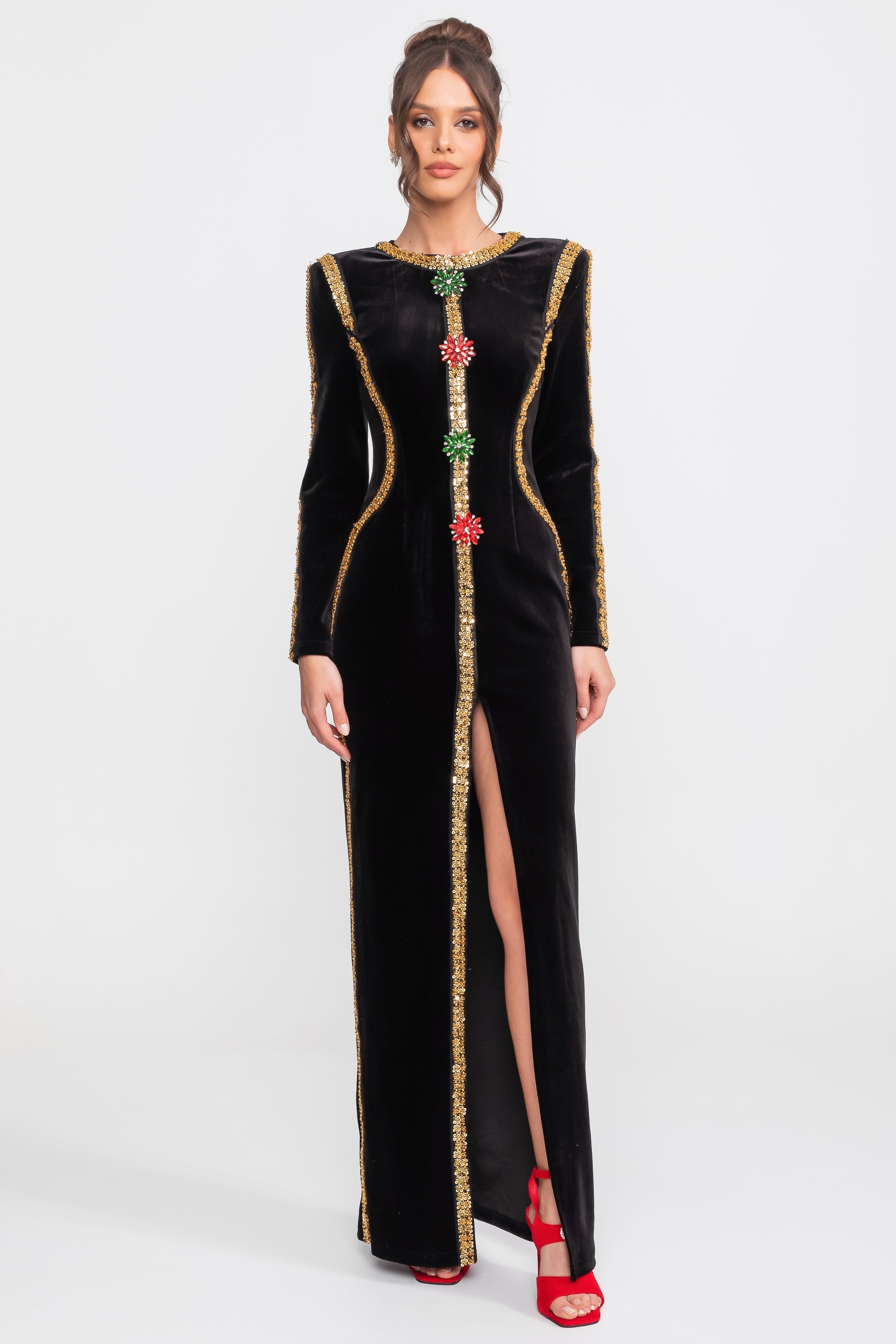 Maxikleid aus Samt mit goldener Paillettenborte und Kristallbrosche-Detail – Schwarz 