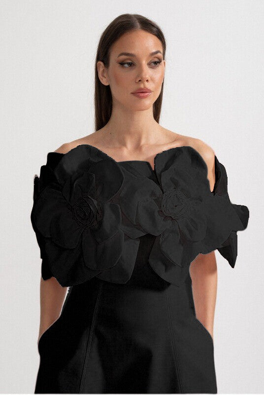Off-Shoulder-Midikleid mit großen floralen Stoffakzenten – Schwarz 