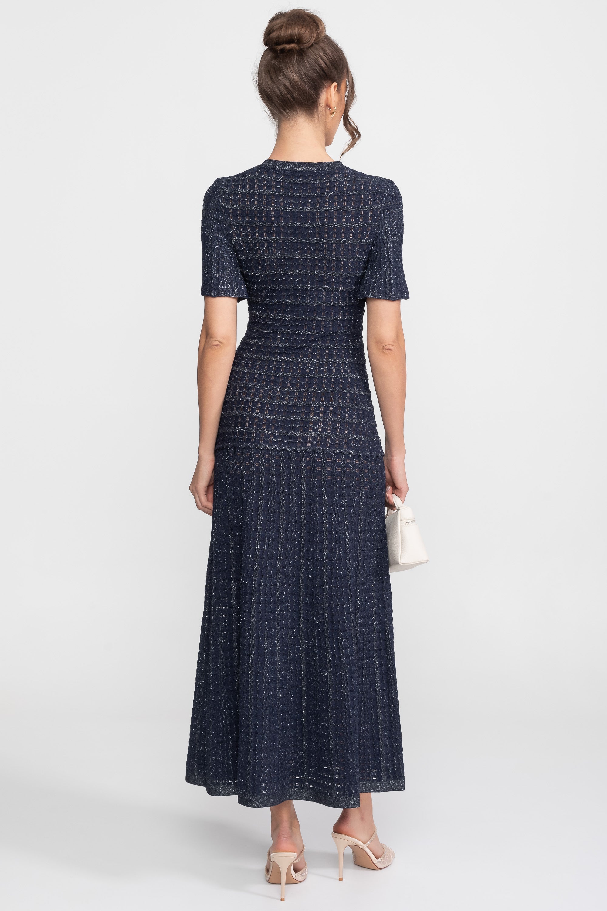 Midi-Kleid mit kurzen Ärmeln und schimmernder Strickstruktur - Navy 