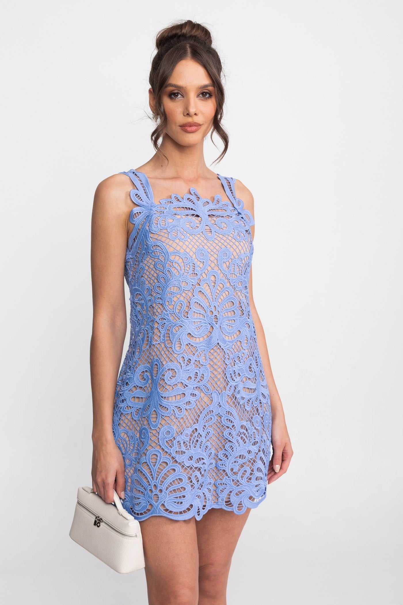 Ärmelloses Mini-Kleid aus Guipure-Spitze mit gewelltem Saum – Hellblau 