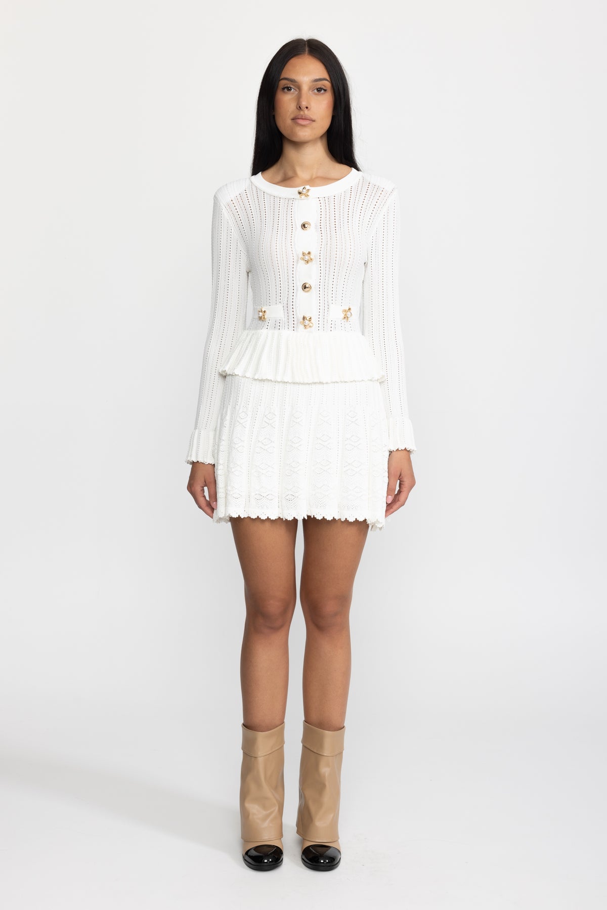 Pointelle-Strick-Minikleid mit Schößchen und Blumenknöpfen - Weiß 