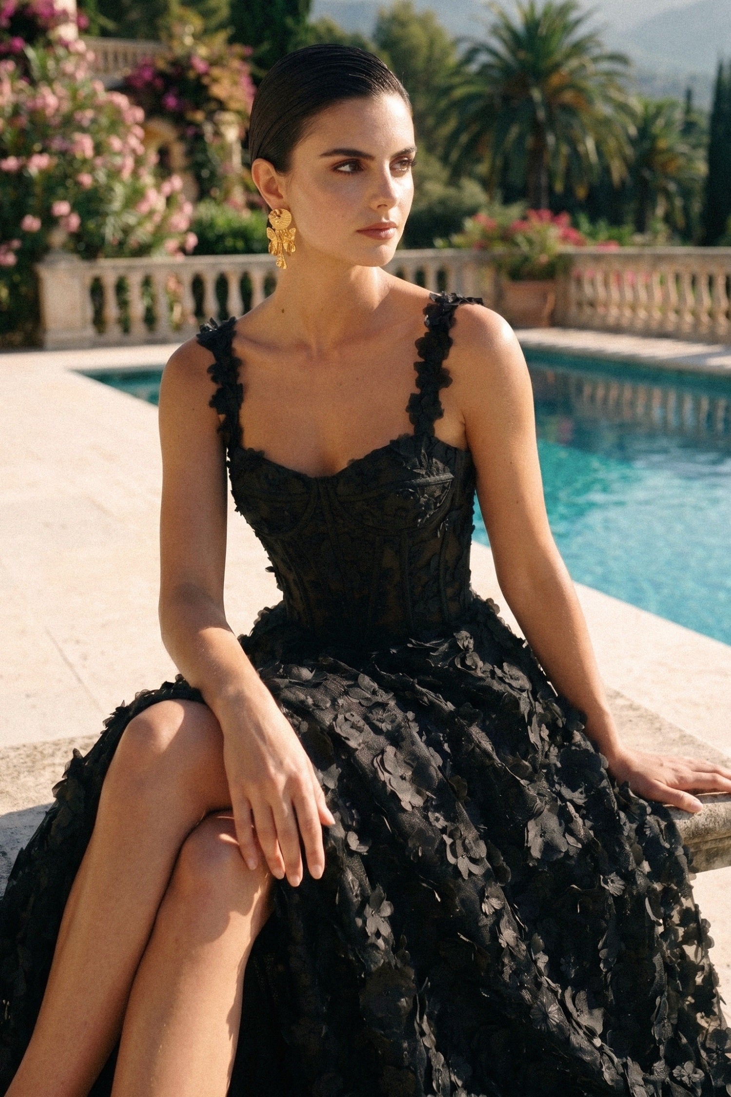 Maxikleid mit floralen Applikationen und Korsett-Oberteil - Schwarz 