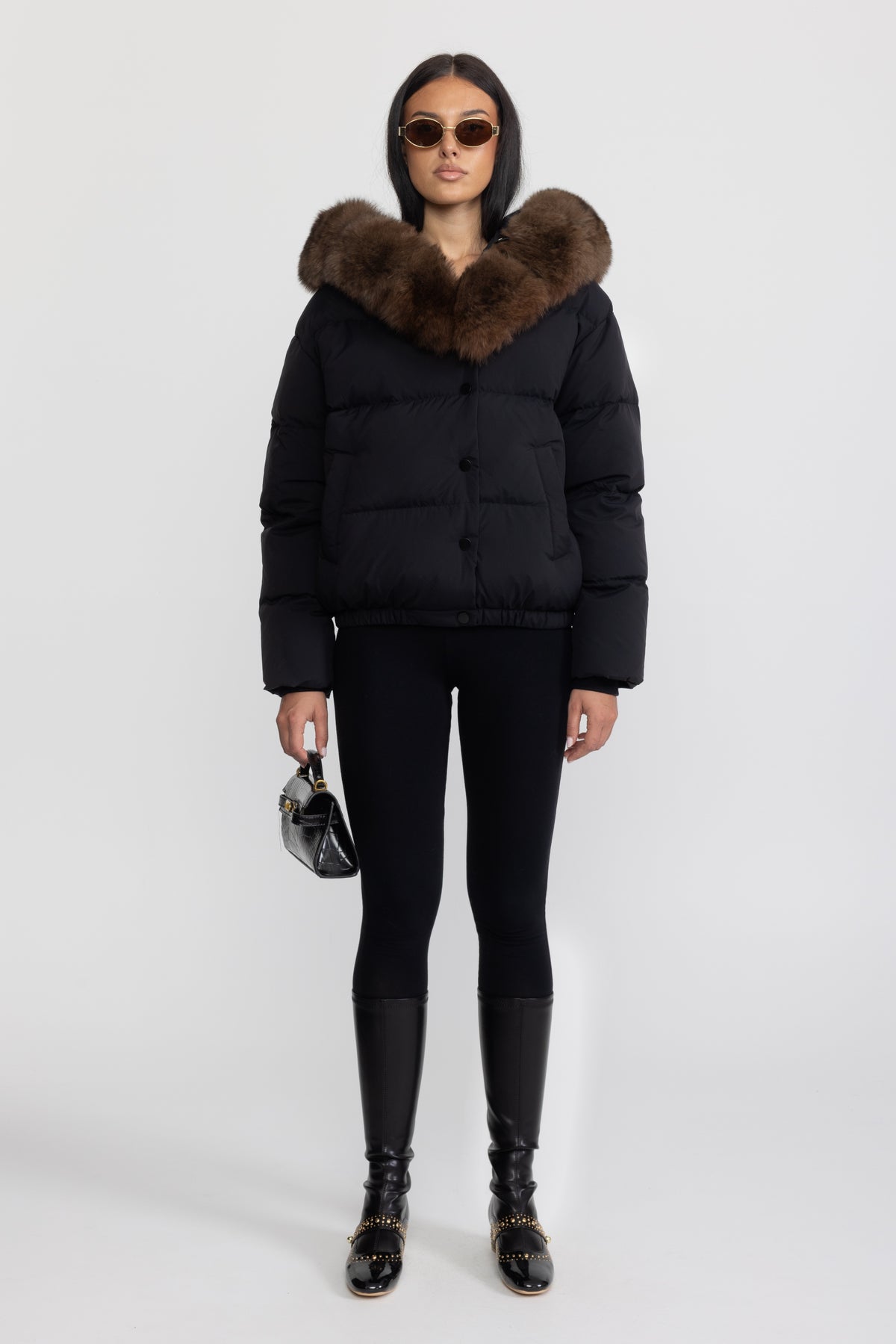 Daunen-Pufferjacke in Cropped-Länge mit Kapuze aus Fuchspelz - Schwarz 