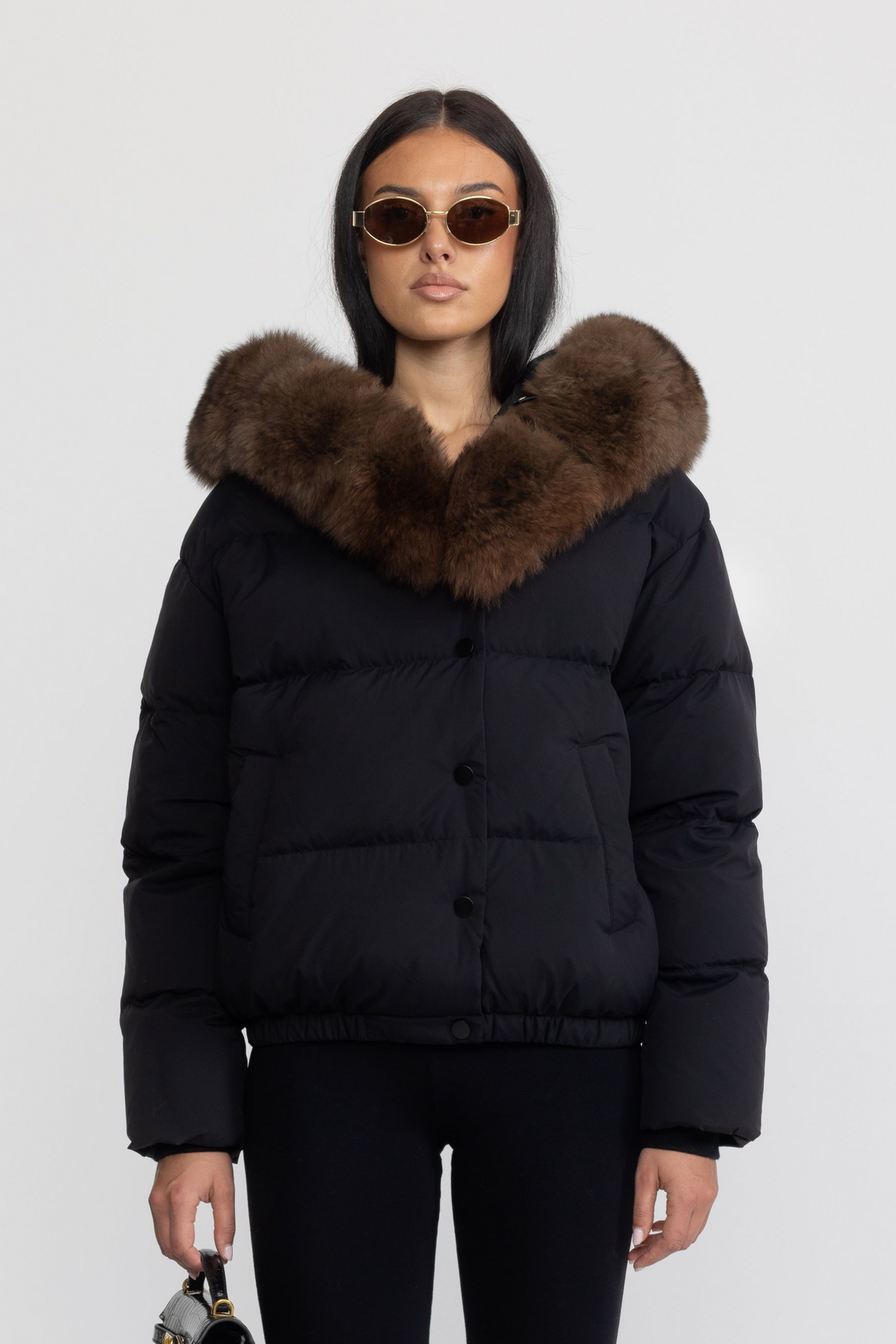 Daunen-Pufferjacke in Cropped-Länge mit Kapuze aus Fuchspelz - Schwarz 