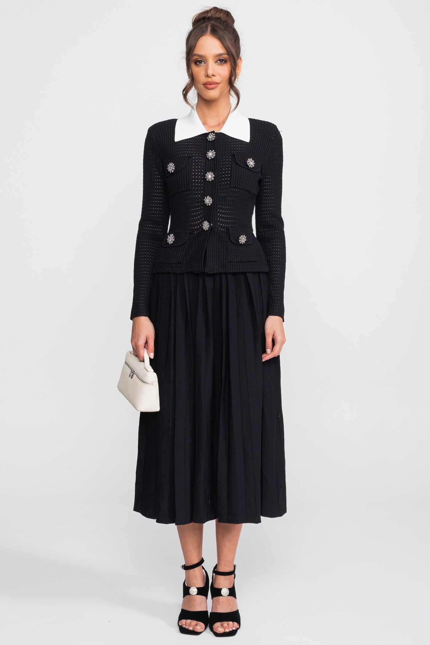 Co-Ord-Set aus offen gestricktem Cardigan und plissiertem Midi-Rock - Schwarz 