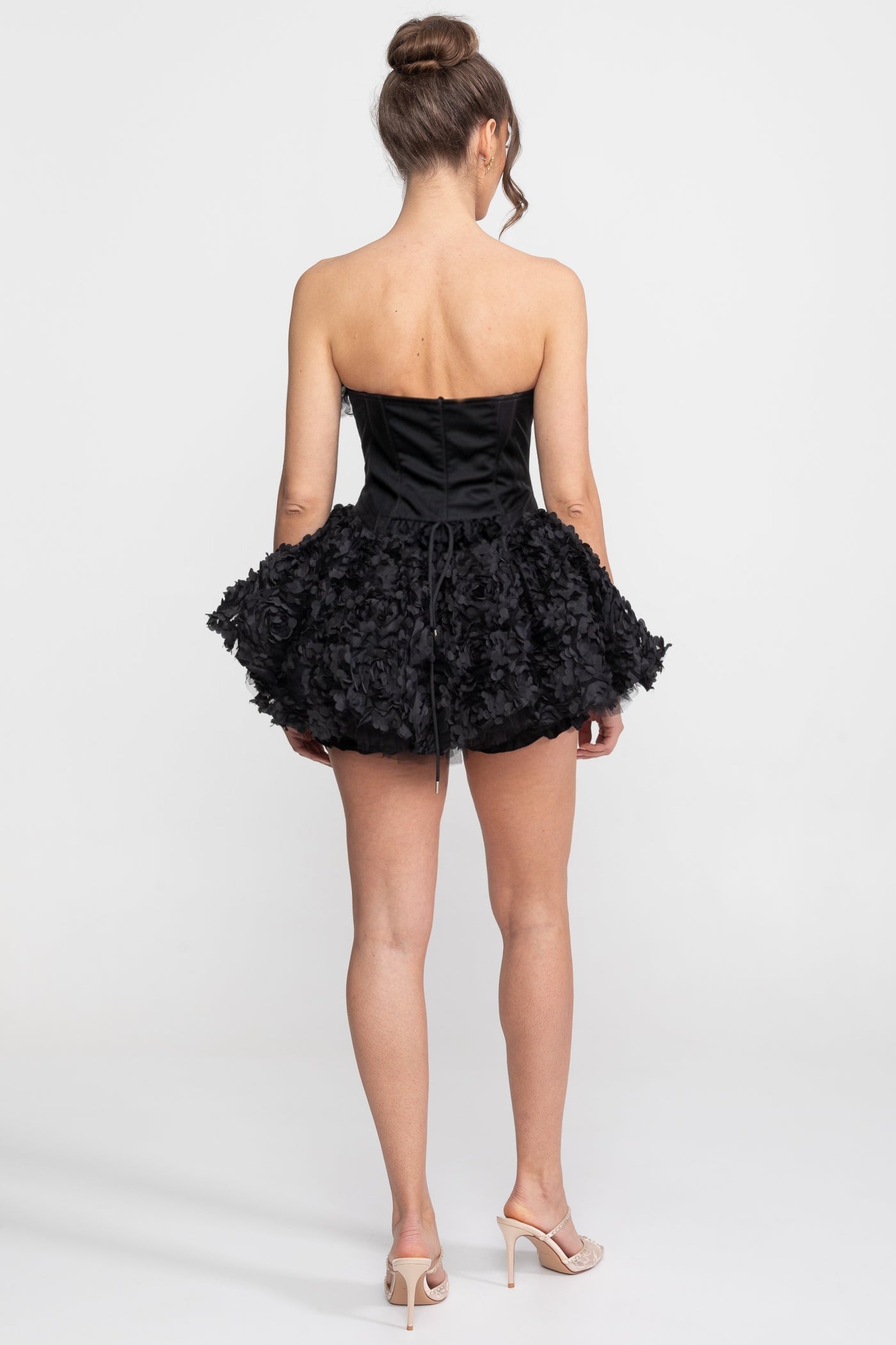 Trägerloses Korsett-Minikleid mit 3D-Rosen-Applikation am Rock - Schwarz 