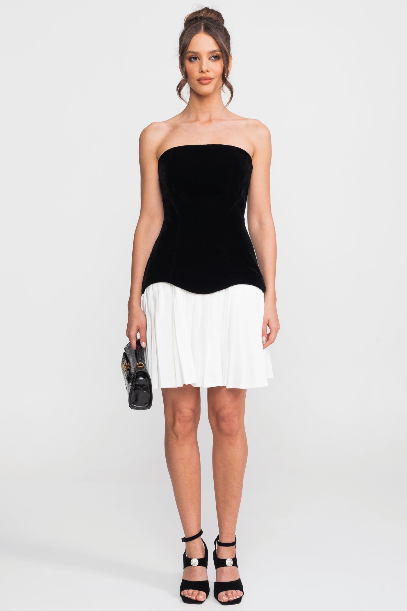 Schulterfreies Samt-Minikleid mit kontrastierendem Faltenrock - Schwarz 