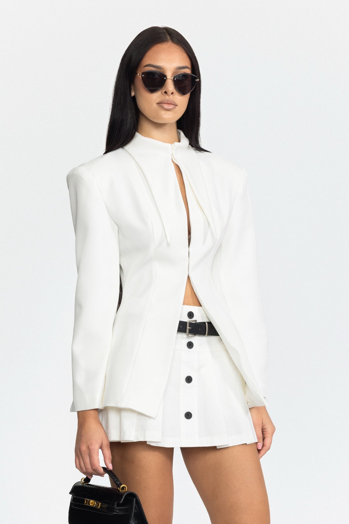 Taillierter Blazer mit spitzem Kragen und Hakenverschluss vorn – Weiß 